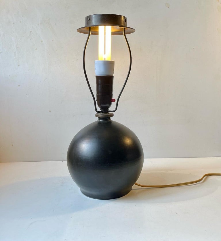 Art Deco Spherical Ceramic Table Lamp in Satin Black Glaze, Aluminia 1920s In Good Condition For Sale In Esbjerg, DK