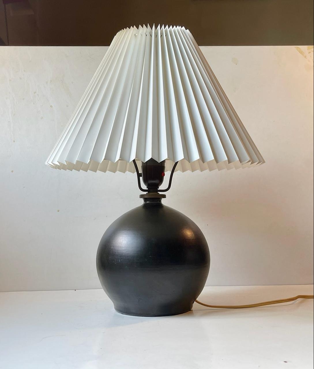Early 20th Century Art Deco Spherical Ceramic Table Lamp in Satin Black Glaze, Aluminia 1920s For Sale