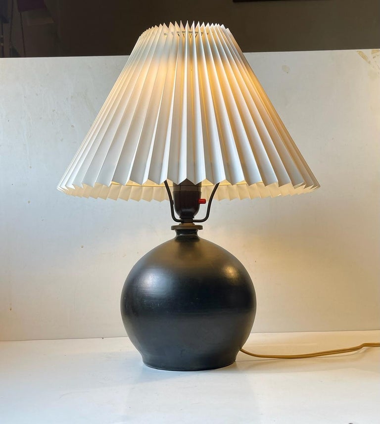Art Deco Spherical Ceramic Table Lamp in Satin Black Glaze, Aluminia 1920s For Sale 1