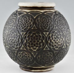 Vase sphérique en céramique Art Déco avec motifs stylisés de Joseph Mougin Nancy 1925