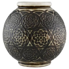 Vase sphérique en céramique Art Déco avec motifs stylisés de Joseph Mougin Nancy 1925