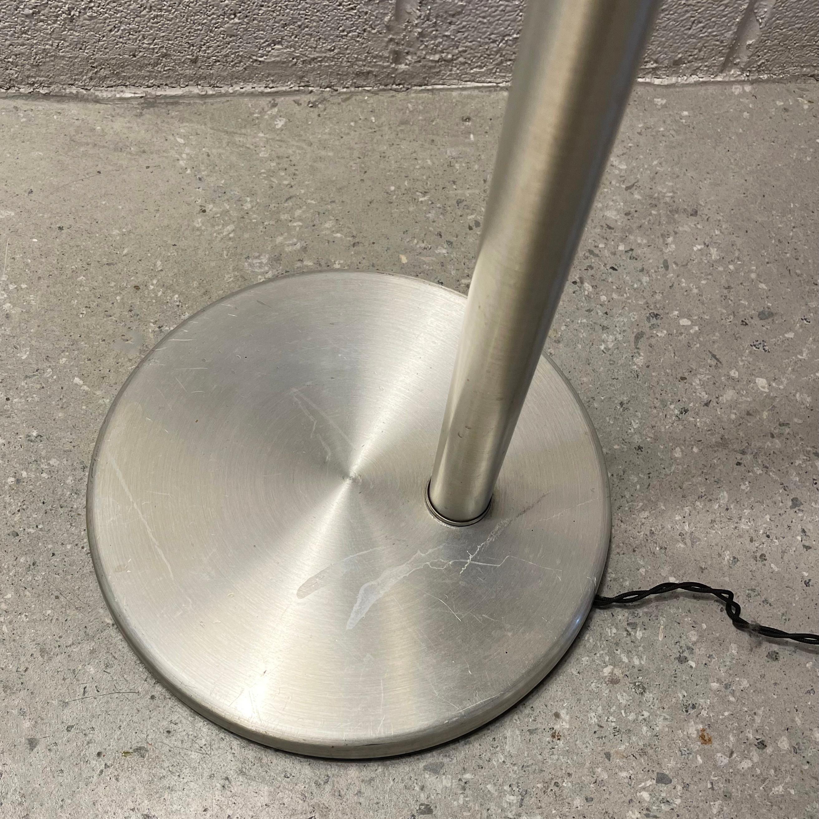 Flip-Top-Stehlampe aus gesponnenem Aluminium im Art déco-Stil von Kurt Versen im Angebot 9