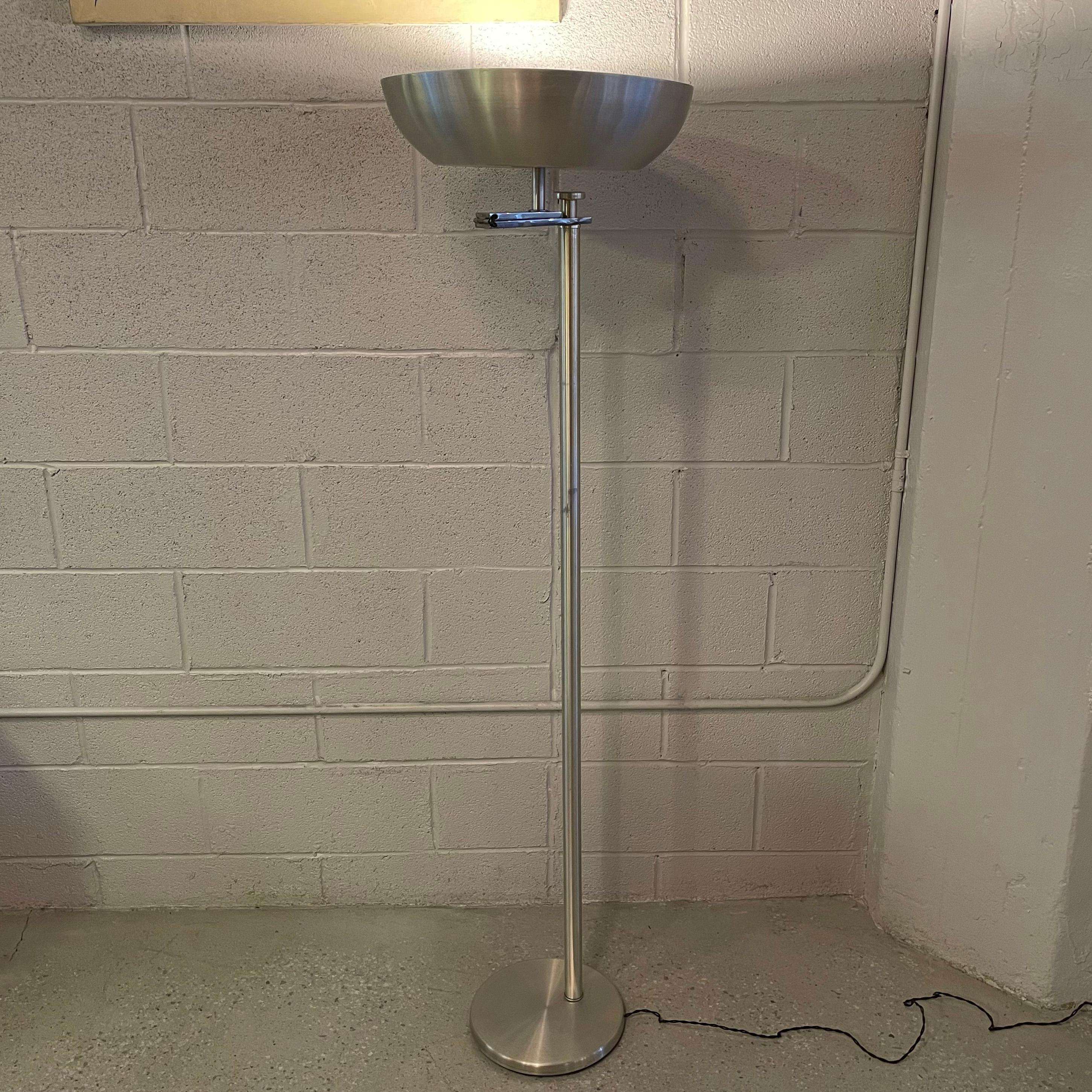 Flip-Top-Stehlampe aus gesponnenem Aluminium im Art déco-Stil von Kurt Versen im Angebot 1