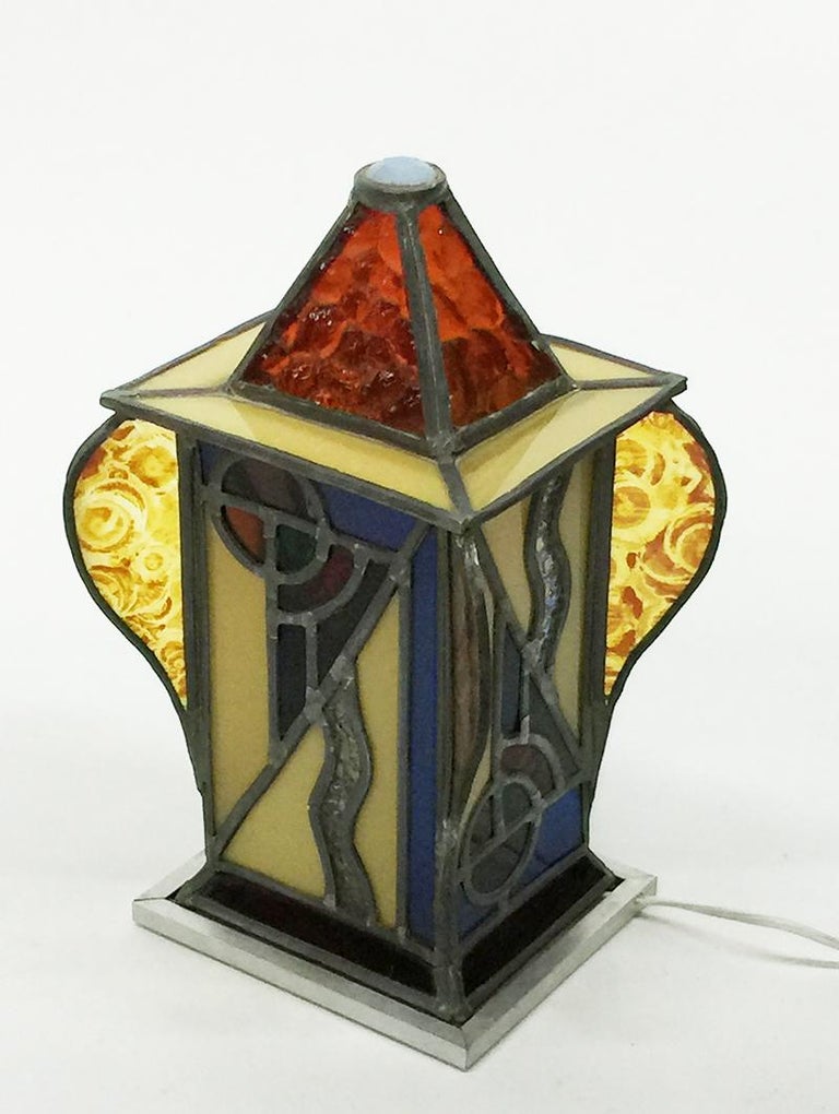 Art Deco Square and Organic Shaped Stained Glass Table Lamp For Sale at