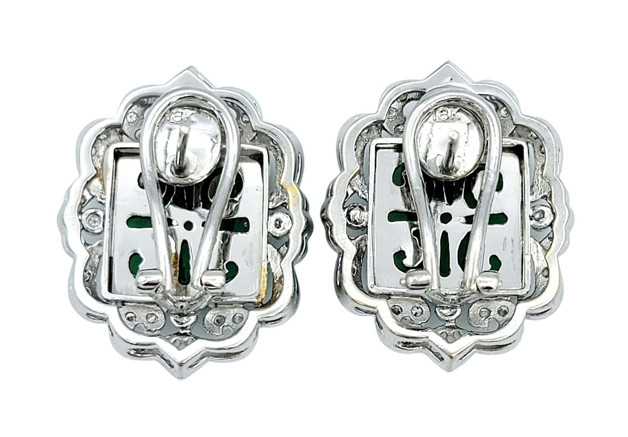 Taille cabochon Boucles d'oreilles Art déco en or blanc 18 carats serties de jadéite cabochon carrée et de diamants en vente