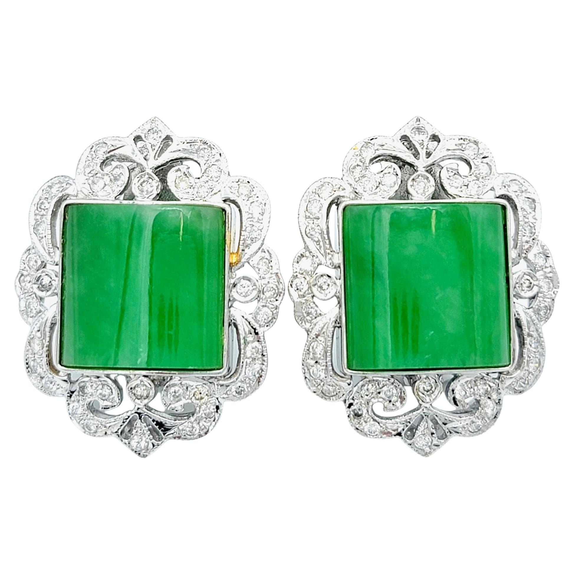 Boucles d'oreilles Art déco en or blanc 18 carats serties de jadéite cabochon carrée et de diamants en vente