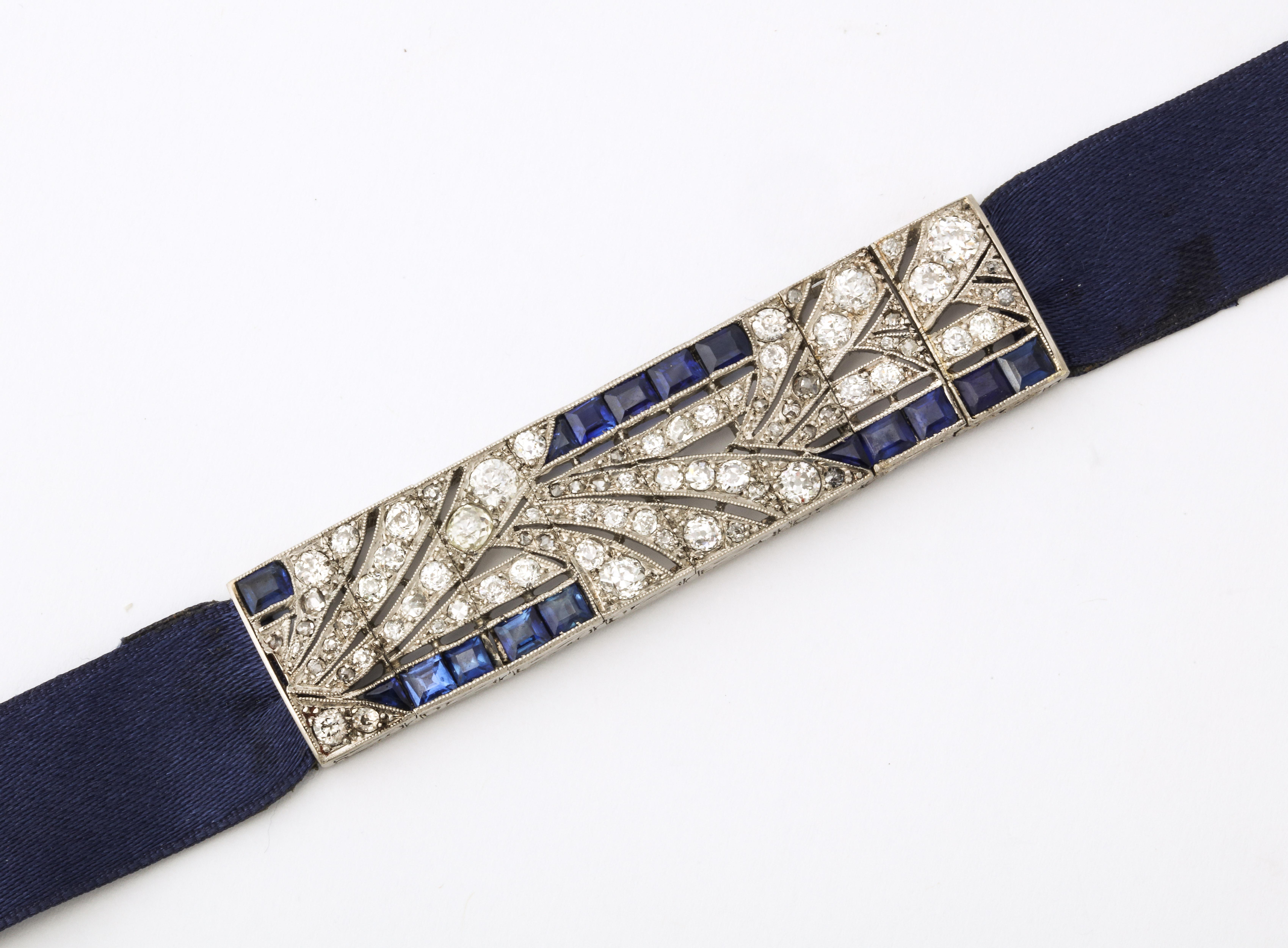 Art Deco Square Cut Sapphire with Diamonds Platinum Elegant Ribbon Bracelet In Good Condition For Sale In New York, NY