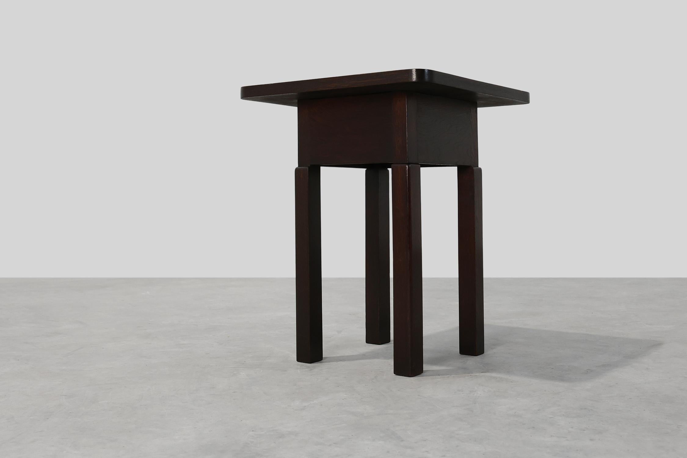 Art Deco square Oak Side Table, France, circa 1920 For Sale 2