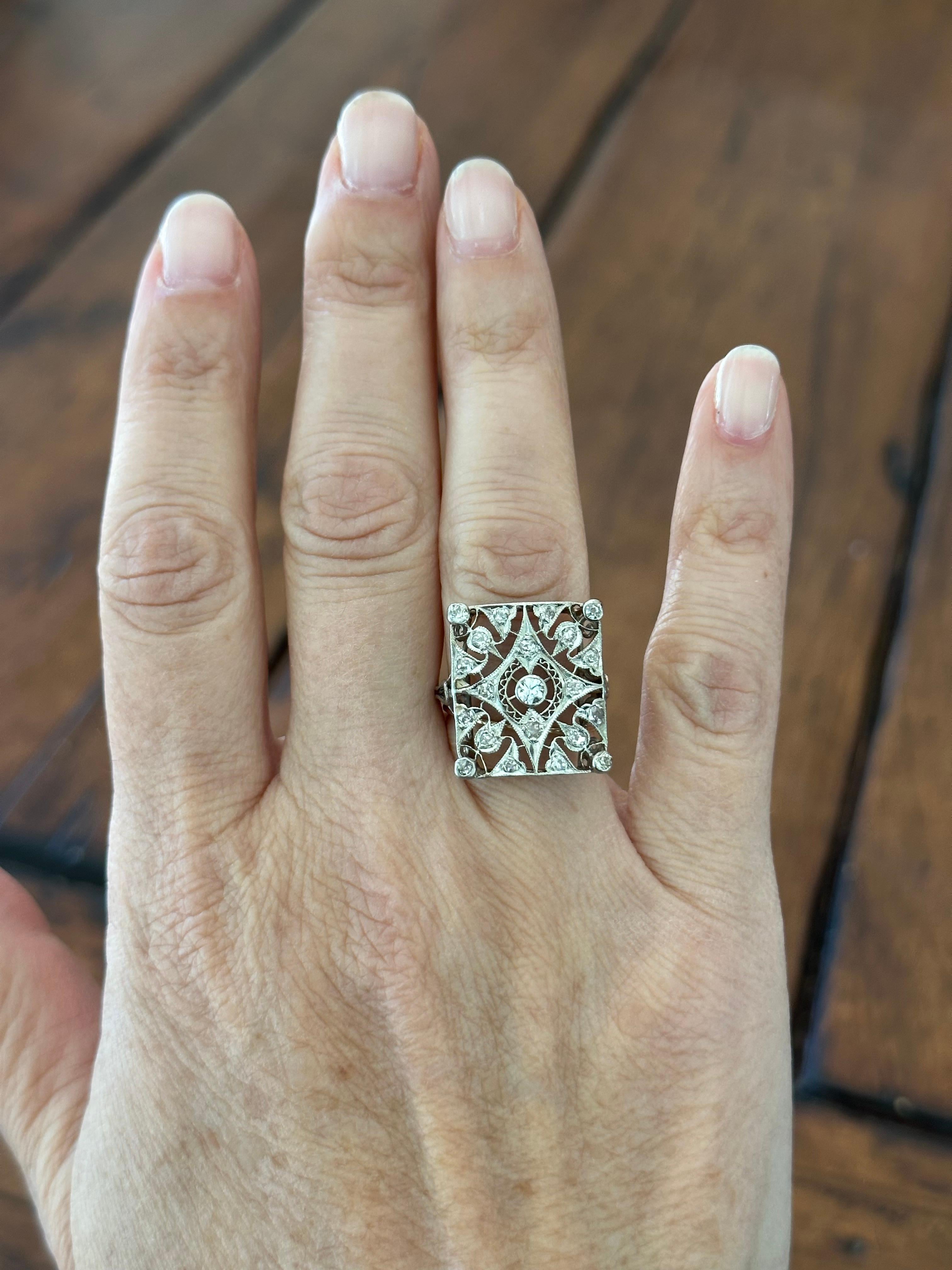 Art Deco Square-Shaped Diamond Cocktail Ring  For Sale 2
