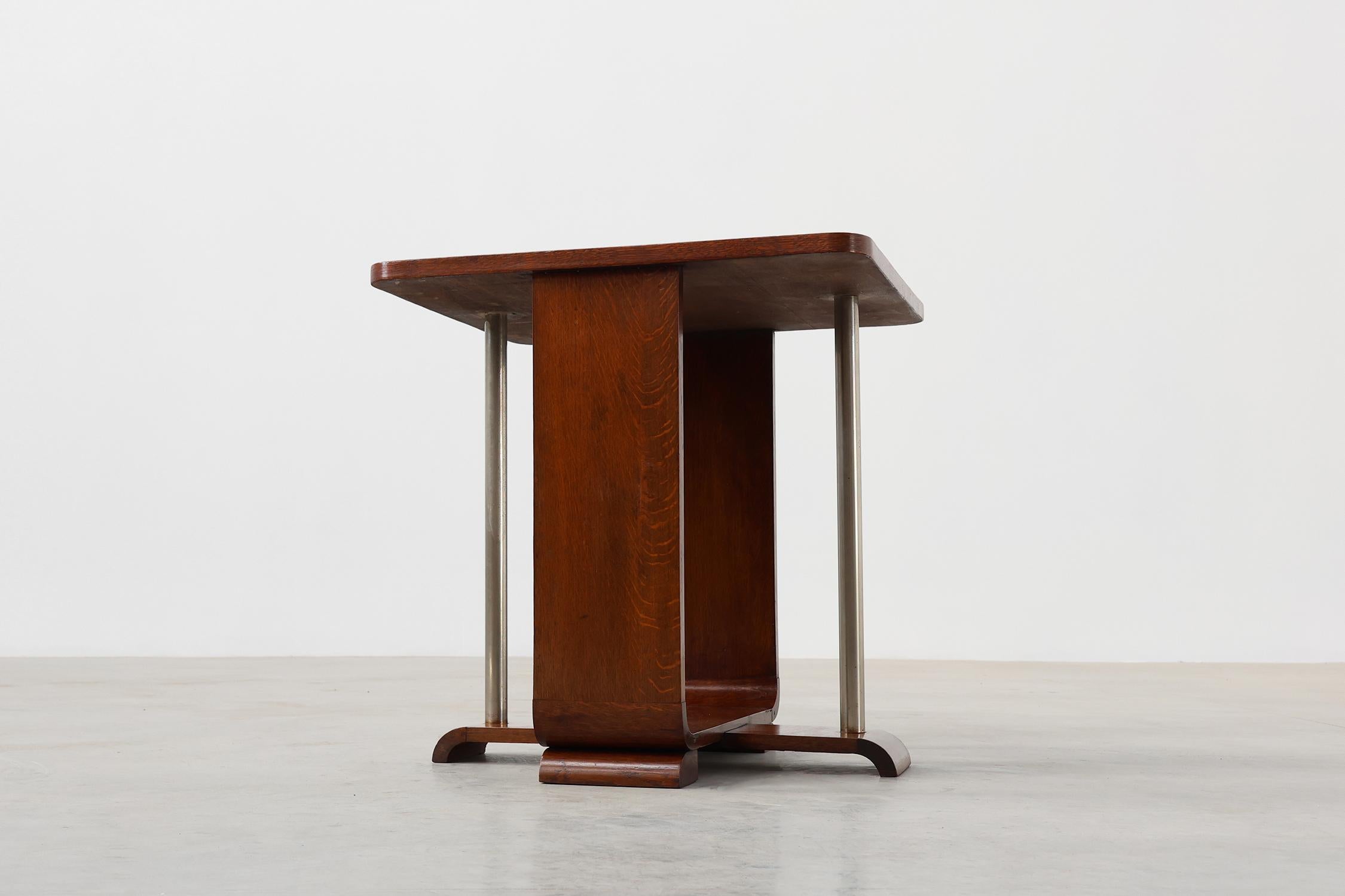 Art Deco square side table in oak veneer, France ca. 1925 For Sale 1