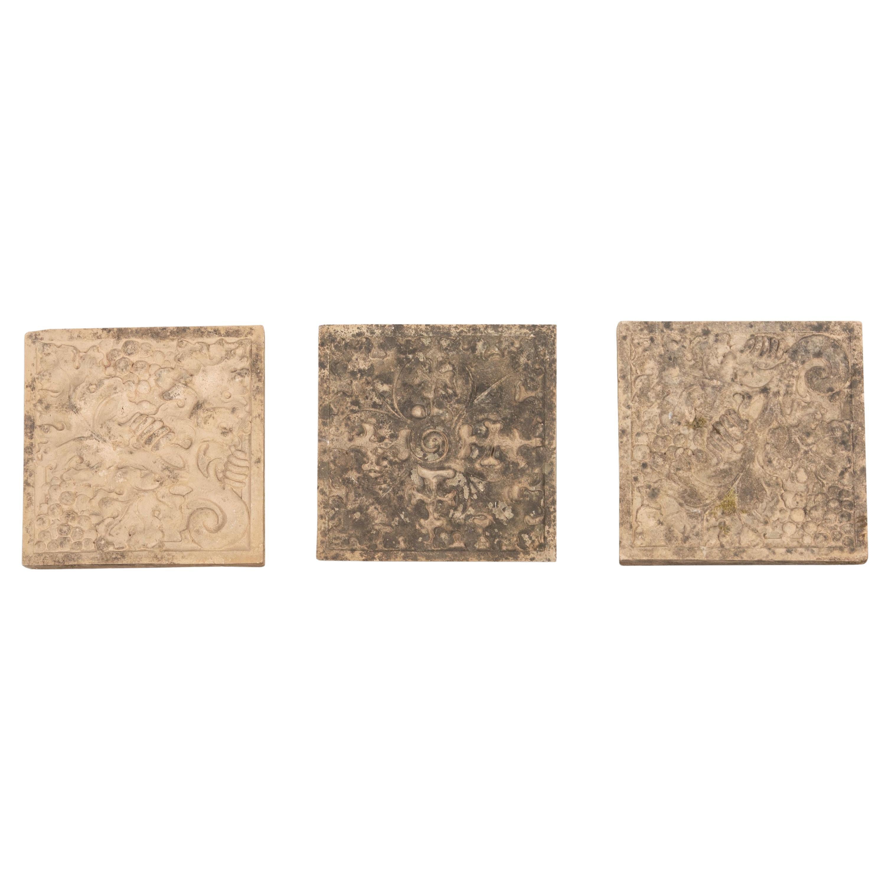 Plaques de jardin carrées en terre cuite Art Déco en vente
