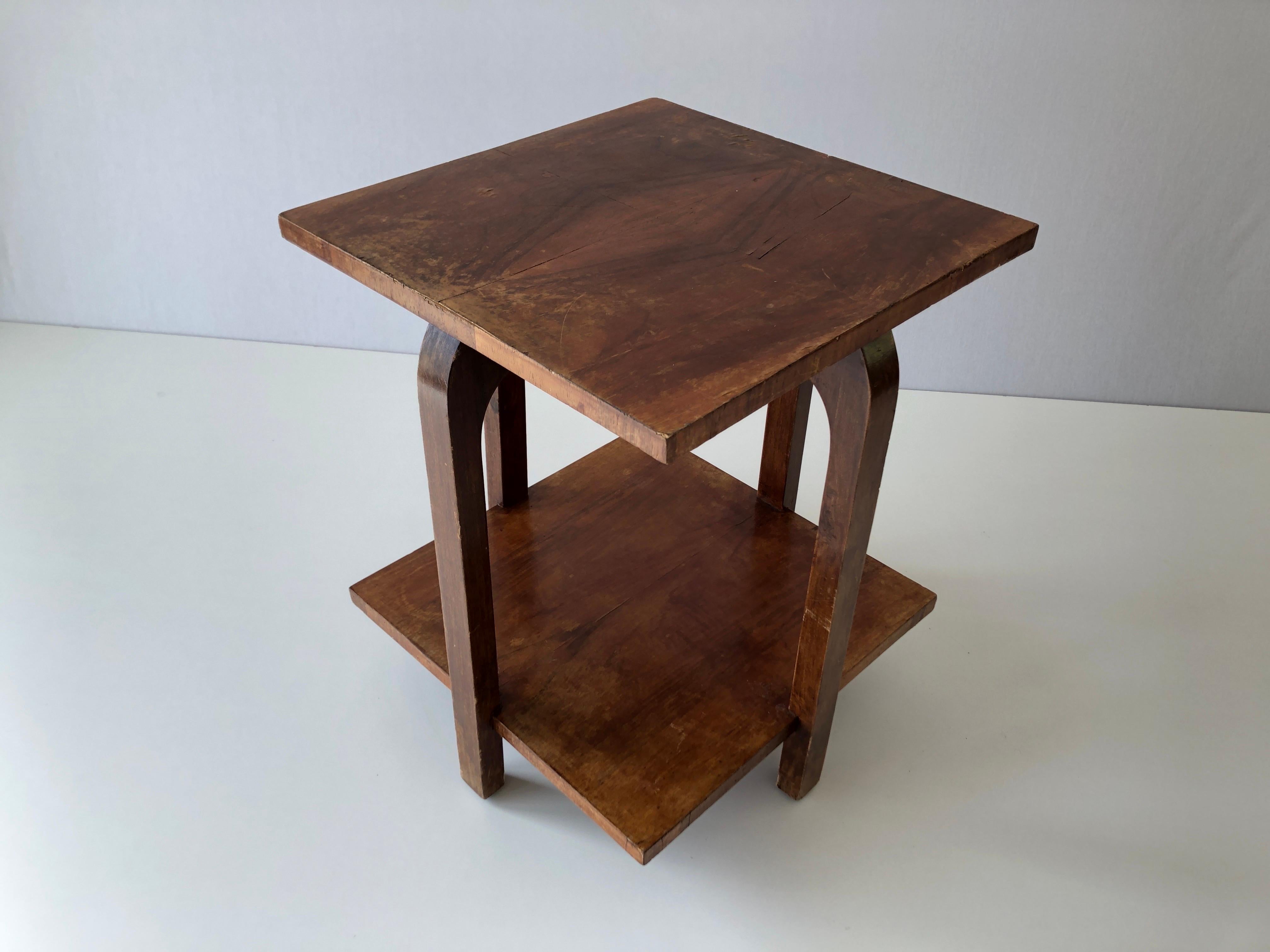 Art Deco Square Wood Corner or End Table, 1940s, Made in Italy

Measurtements :

50 cm x 50 cm
Height: 62 cm

Please do not hesitate to ask us if you have any questions.