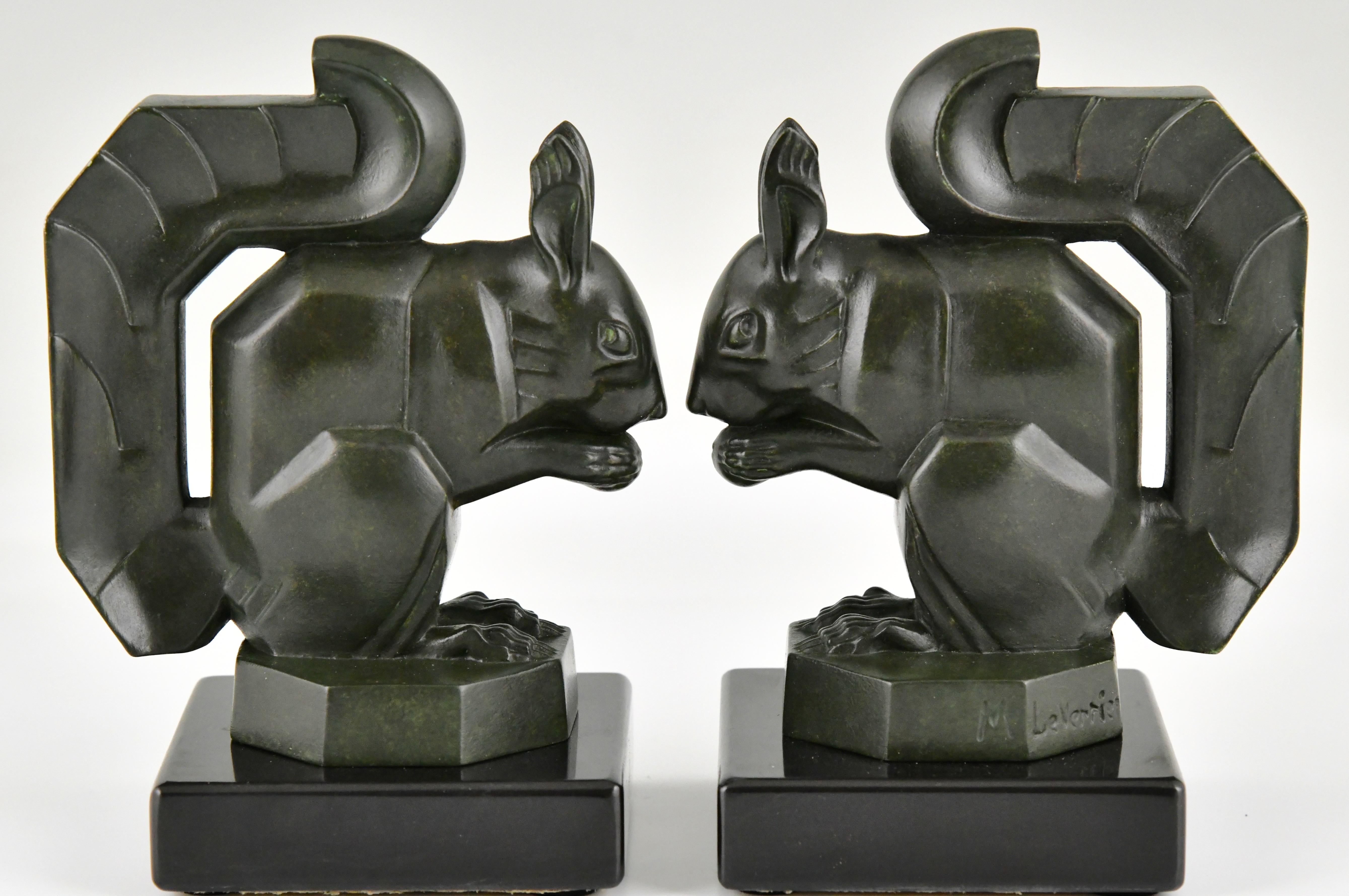 Art Deco squirrel bookends by Max Le Verrier France 1930 In Good Condition For Sale In Antwerp, BE
