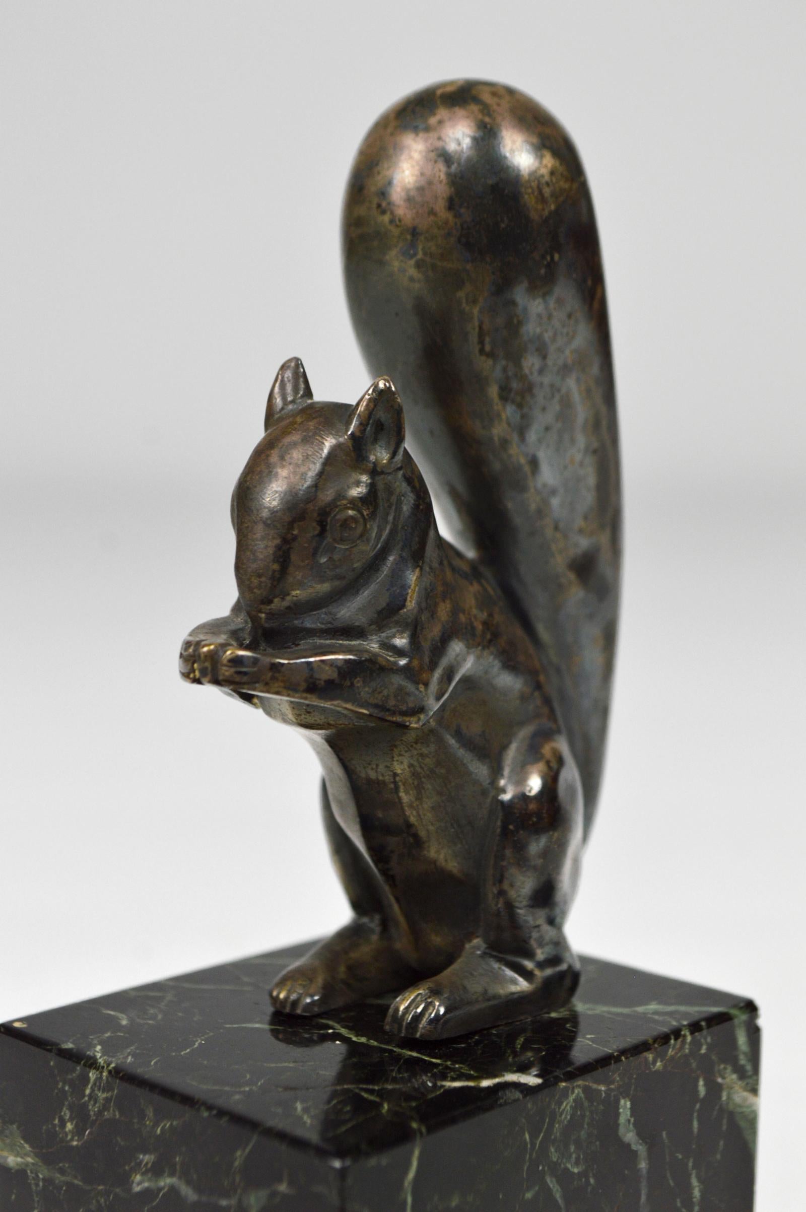 Buchstützen aus versilberter Bronze mit Eichhörnchen im Art déco-Stil von Marcel Guillemard im Angebot 4