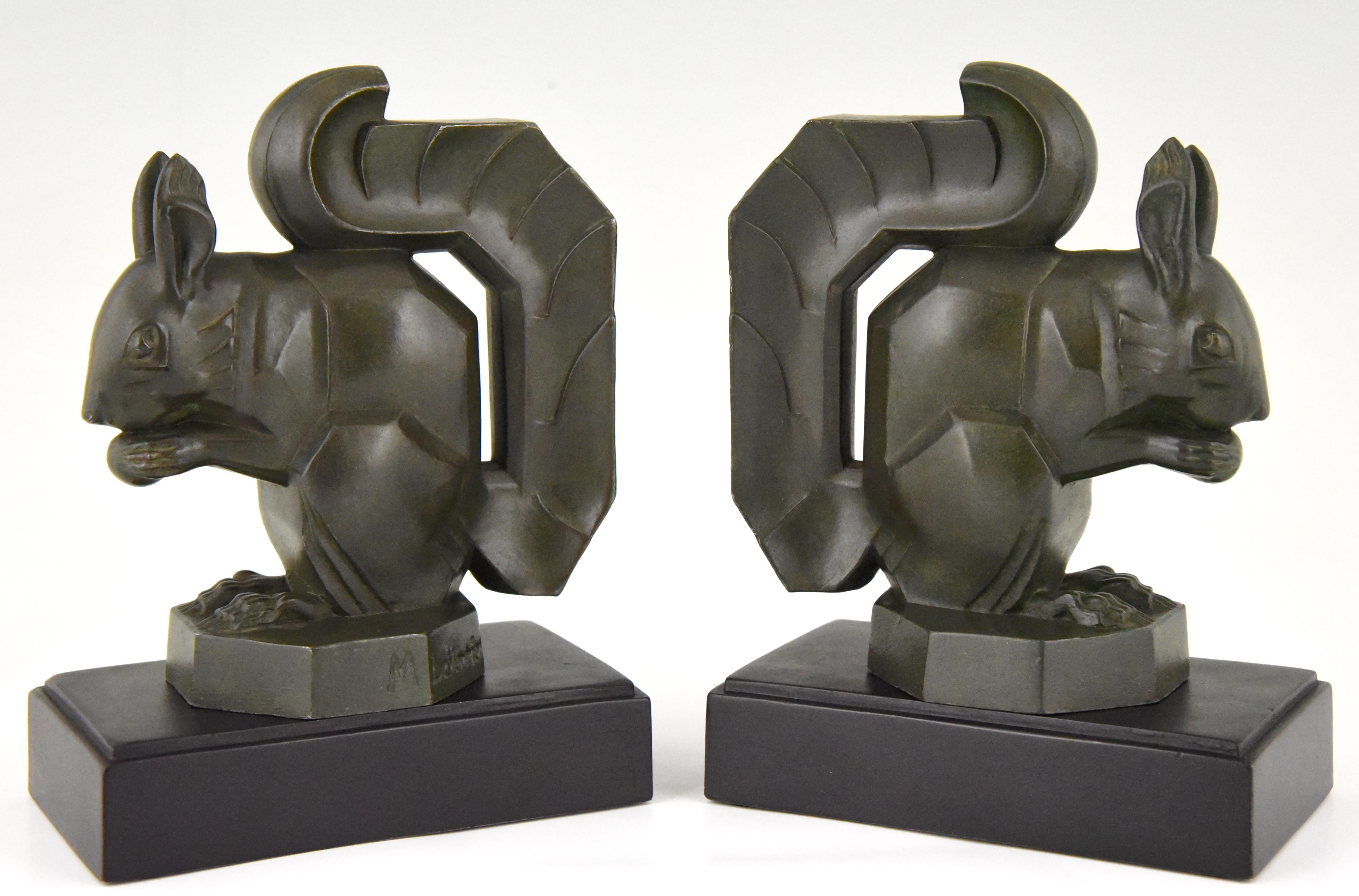 Typical Art Deco bookends modelled as squirrels eating a nut, signed by the French artist Max Le Verrier in art metal with lovely green patina, circa 1930.
“Art Deco sculpture” by Victor Arwas, Academy. ?“Bronzes, sculptors and founders” by H.