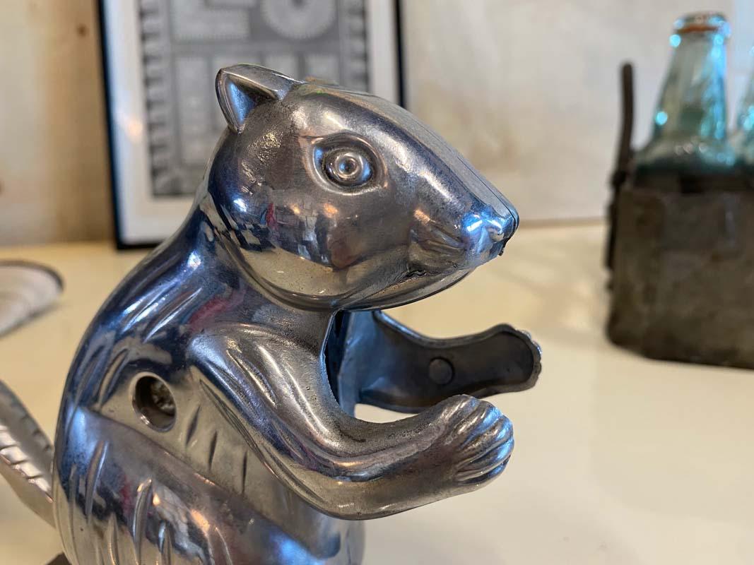 Playful Art Deco nutcracker in the shape of a squirrel from the years around 1920. The little rodent comes originally from France and is made of aluminum. A fun tool and at the same time a special decoration for the kitchen or home bar.