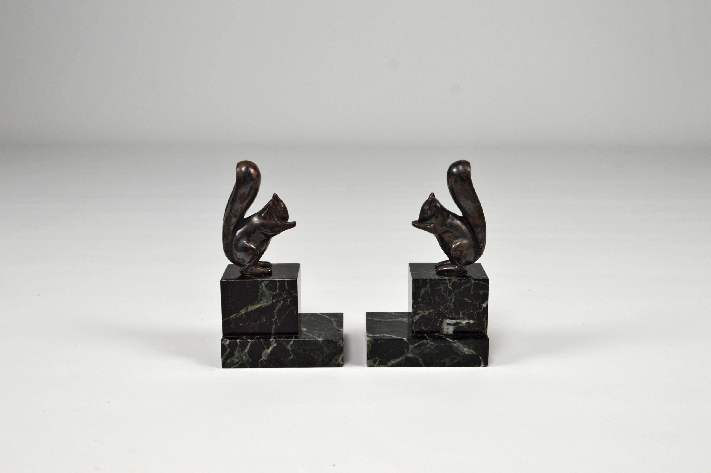 Art Deco Squirrels Bookends, Bronze, Marcel Guillemard, France, circa 1930 In Good Condition For Sale In L'Etang, FR