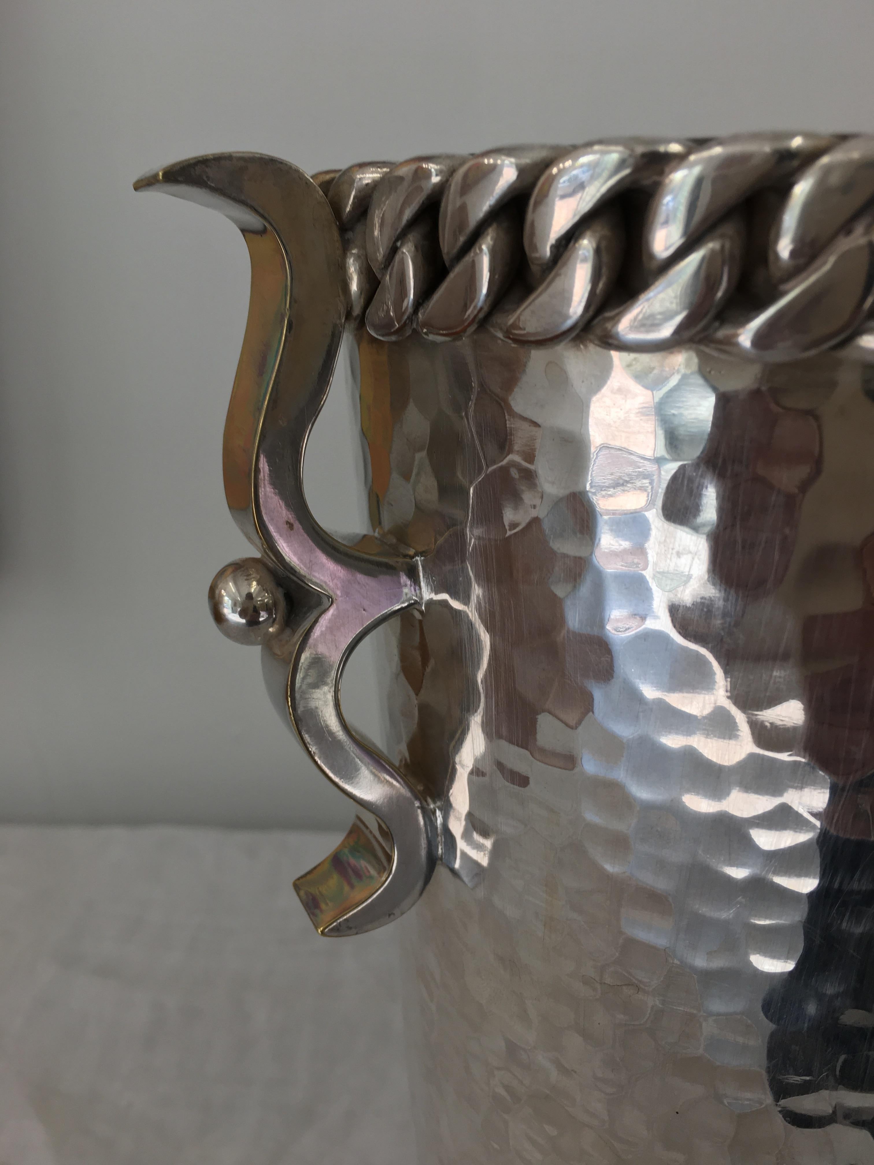 Signiert Jean Després Art Deco Bronze gehämmert versilbert  Eimer für Flaschen im Angebot 3