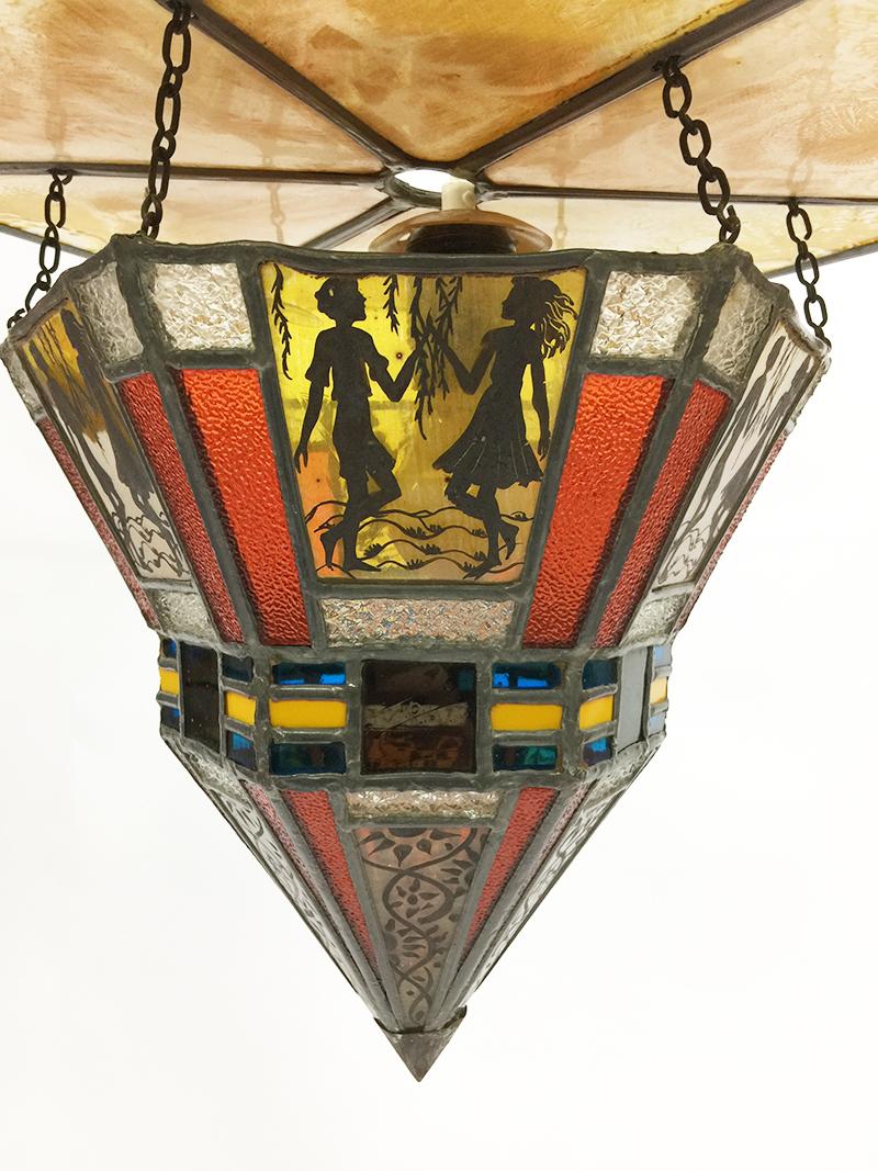 Art Deco Glasmalerei-Deckenlampe (Gebeizt) im Angebot