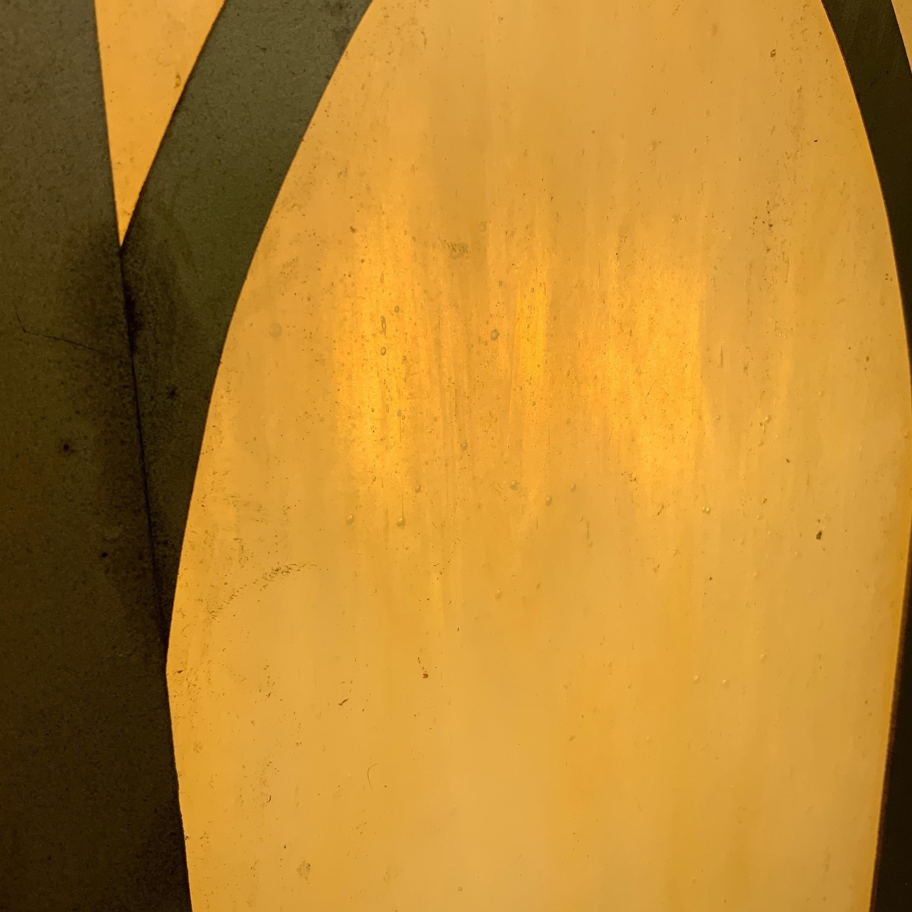 Paire de lanternes de cathédrale Art Déco en verre teinté Fleur De Lys en vente 3
