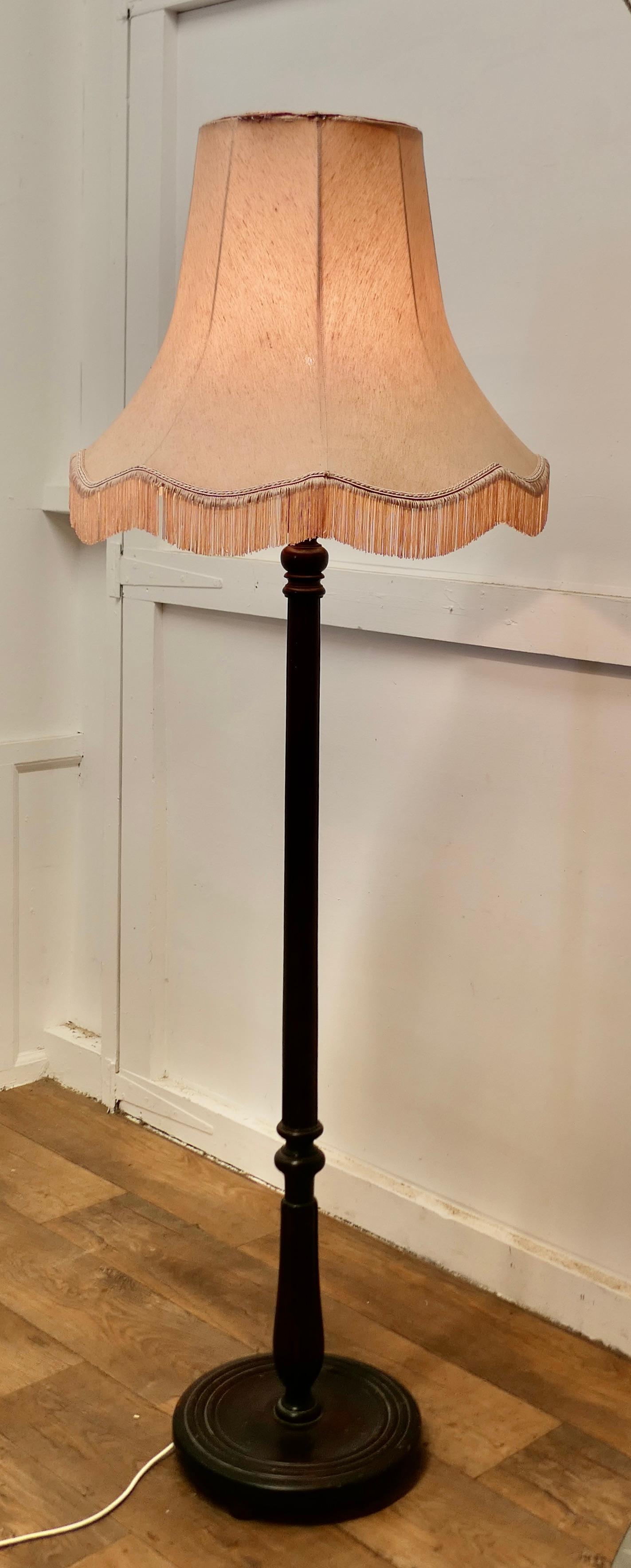 Art Deco Standard or Floor Lamp 

This is an attractive piece, the round base of the lamp supports a turned upright
The lamp is in good condition, working and is shown with a lampshade, this can be included if requested 

The lamp is 55” tall and