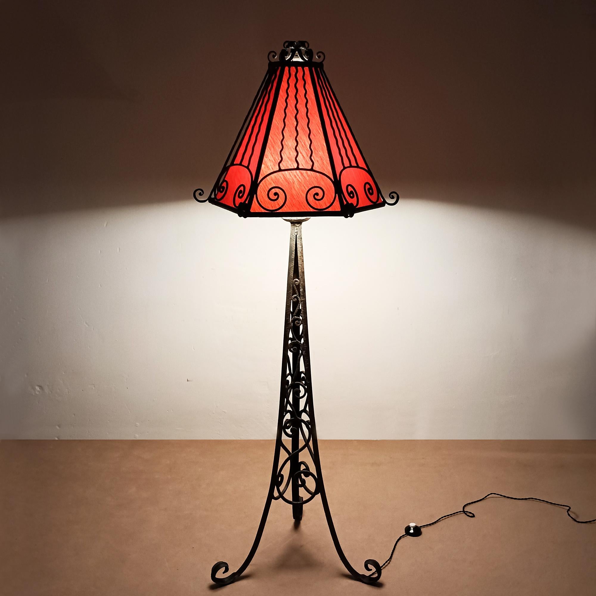 Art Deco Standing Lamp, Wrought Iron with New Lampshade, France, 1920 For Sale 3
