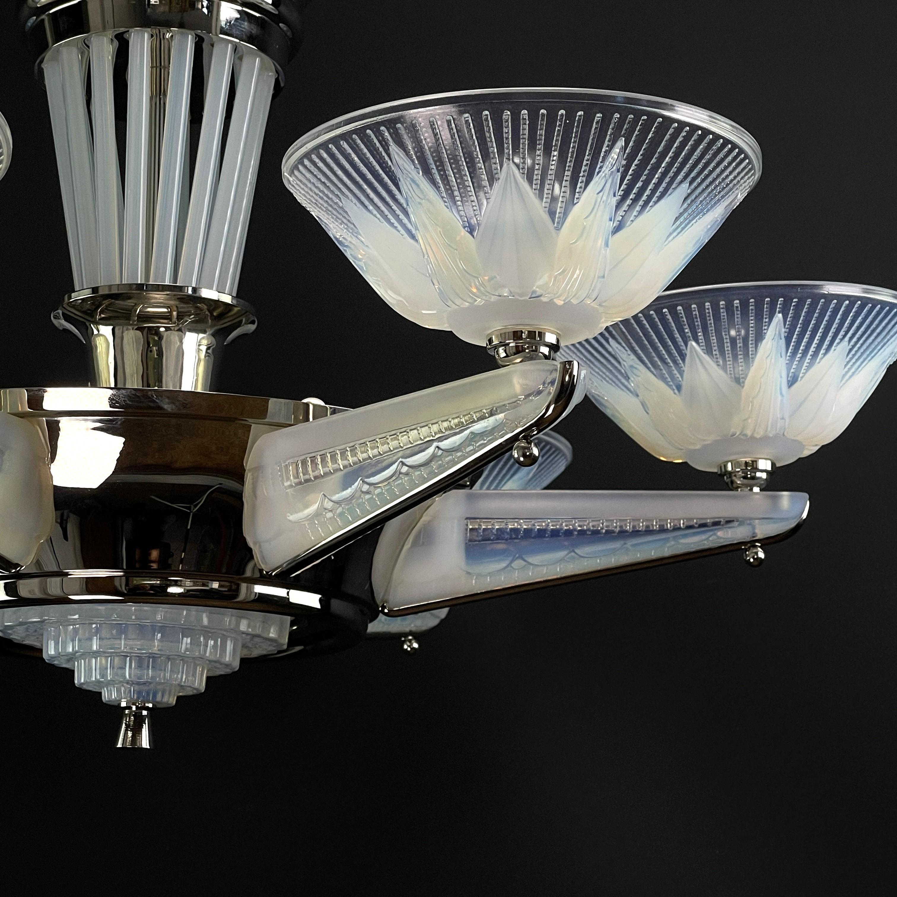 Mid-20th Century Art Deco star lamp chandelier from Petitot & Ezan, 1930s For Sale