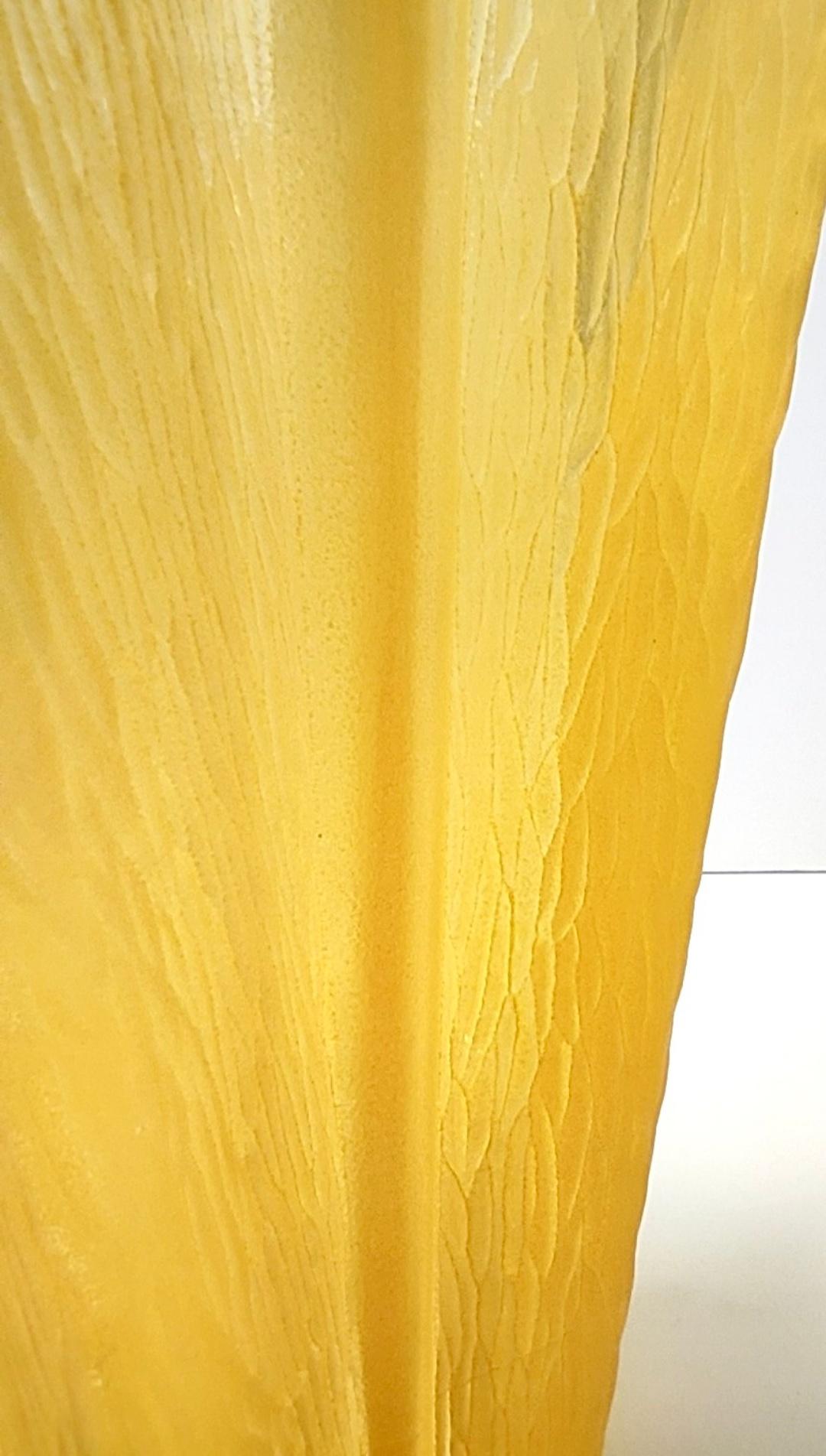 Vase en verre jaune en forme d'étoile Art déco attribué à Pierre D'Avesn pour Daum en vente 5