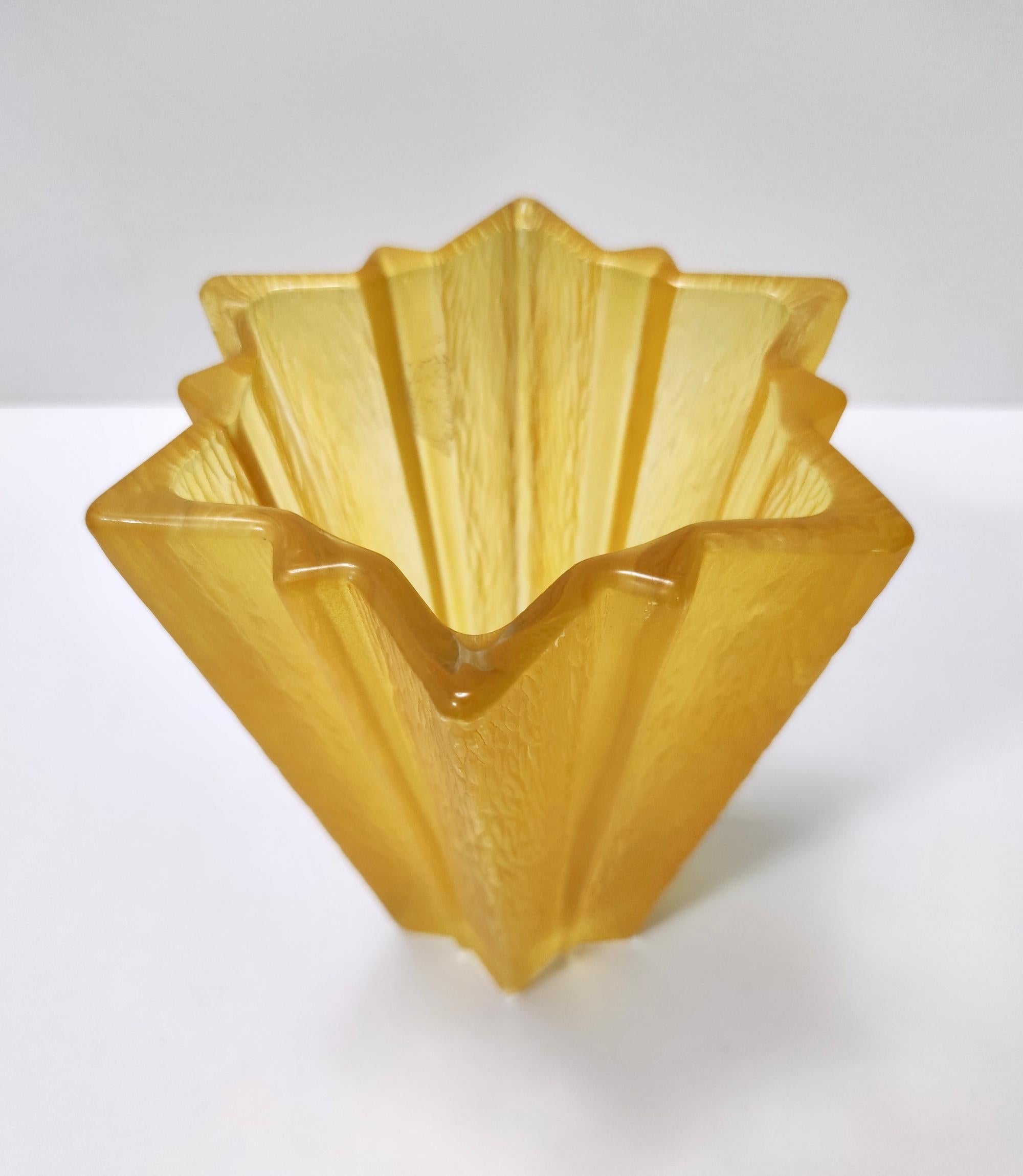 Mid-20th Century Art Deco Star Shaped Yellow Glass Vase Attributed to Pierre D'Avesn for Daum For Sale