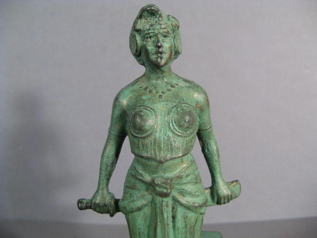 Milieu du XXe siècle Statuette Art déco d'une femme avec un cimitre par A. Rucho (1930s) -1Y06