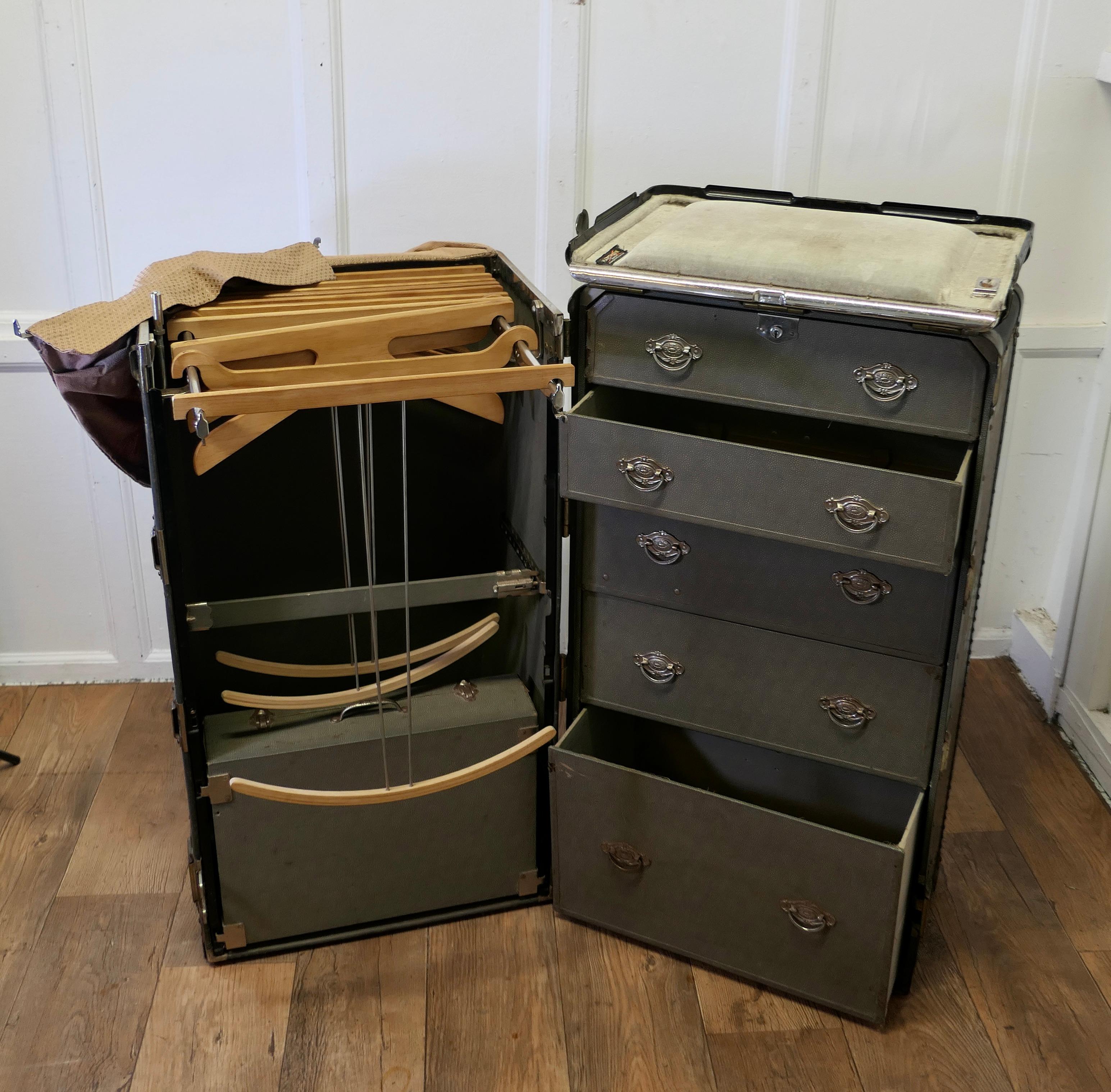 Art Deco Dampfer-Koffer- oder Cabin-Kleiderschrank von Hartman Luggage Co.    (Art déco) im Angebot