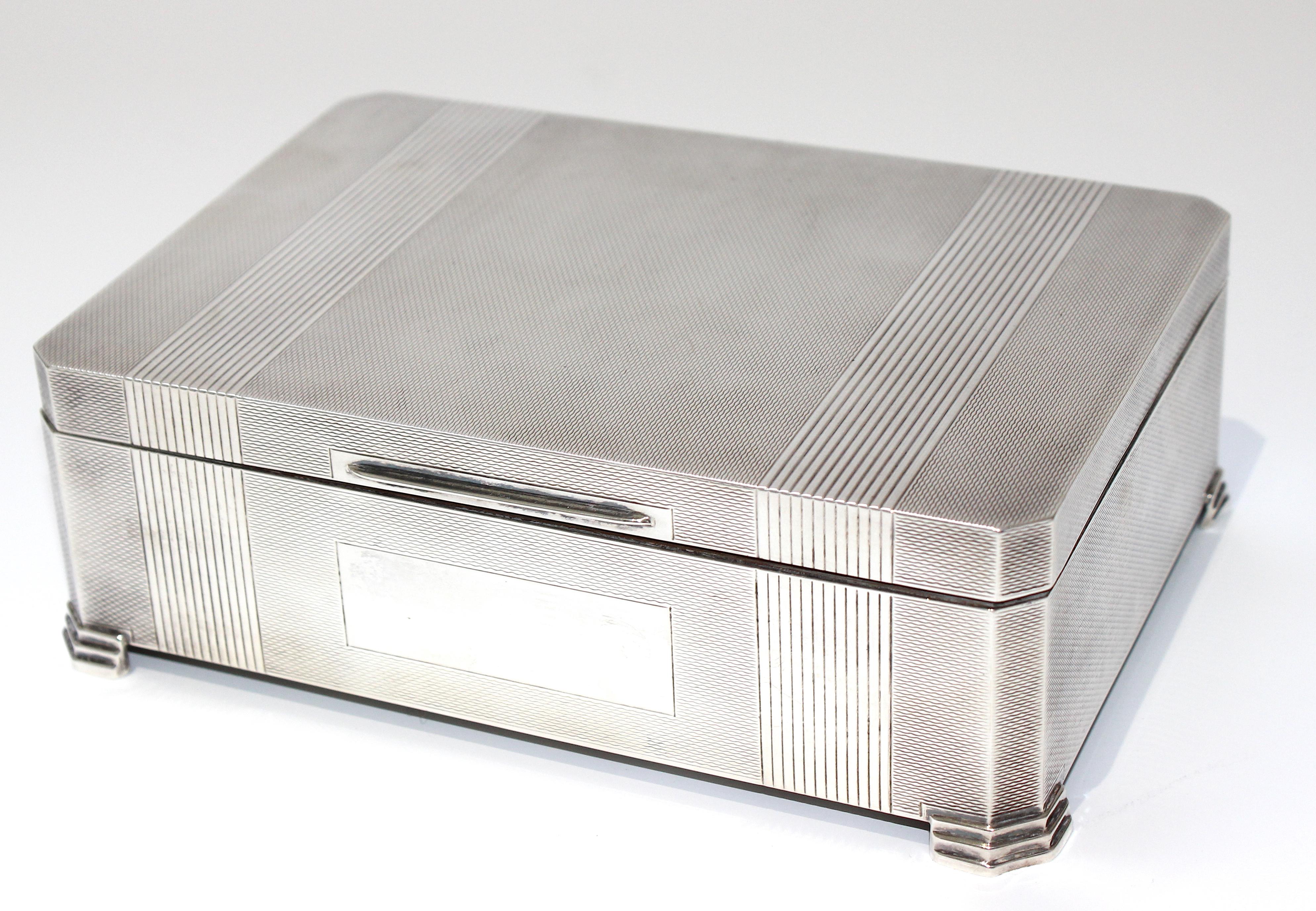Mid-20th Century Art Deco Sterling Box English Hallmarks Mahogany Lined