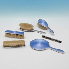 Juego de tocador Art decó de plata de ley y esmalte azul fabricado en 1930