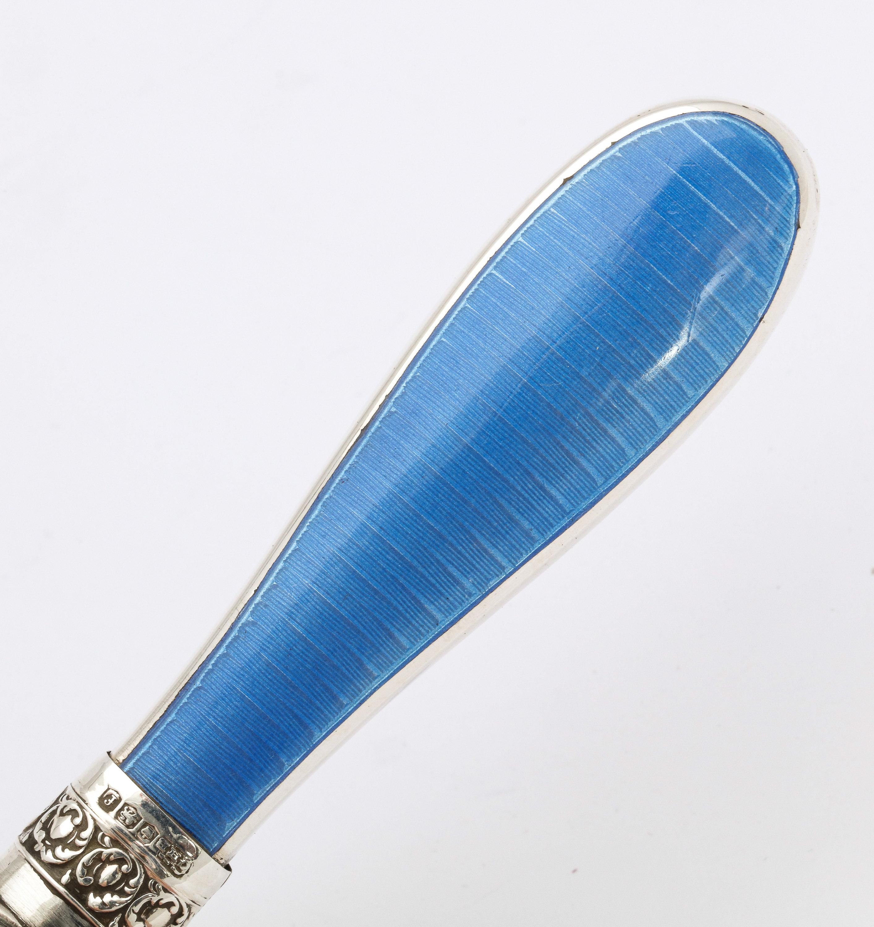 Métal Verre grossissant Art Déco monté sur argent sterling et émail bleu guilloché en vente