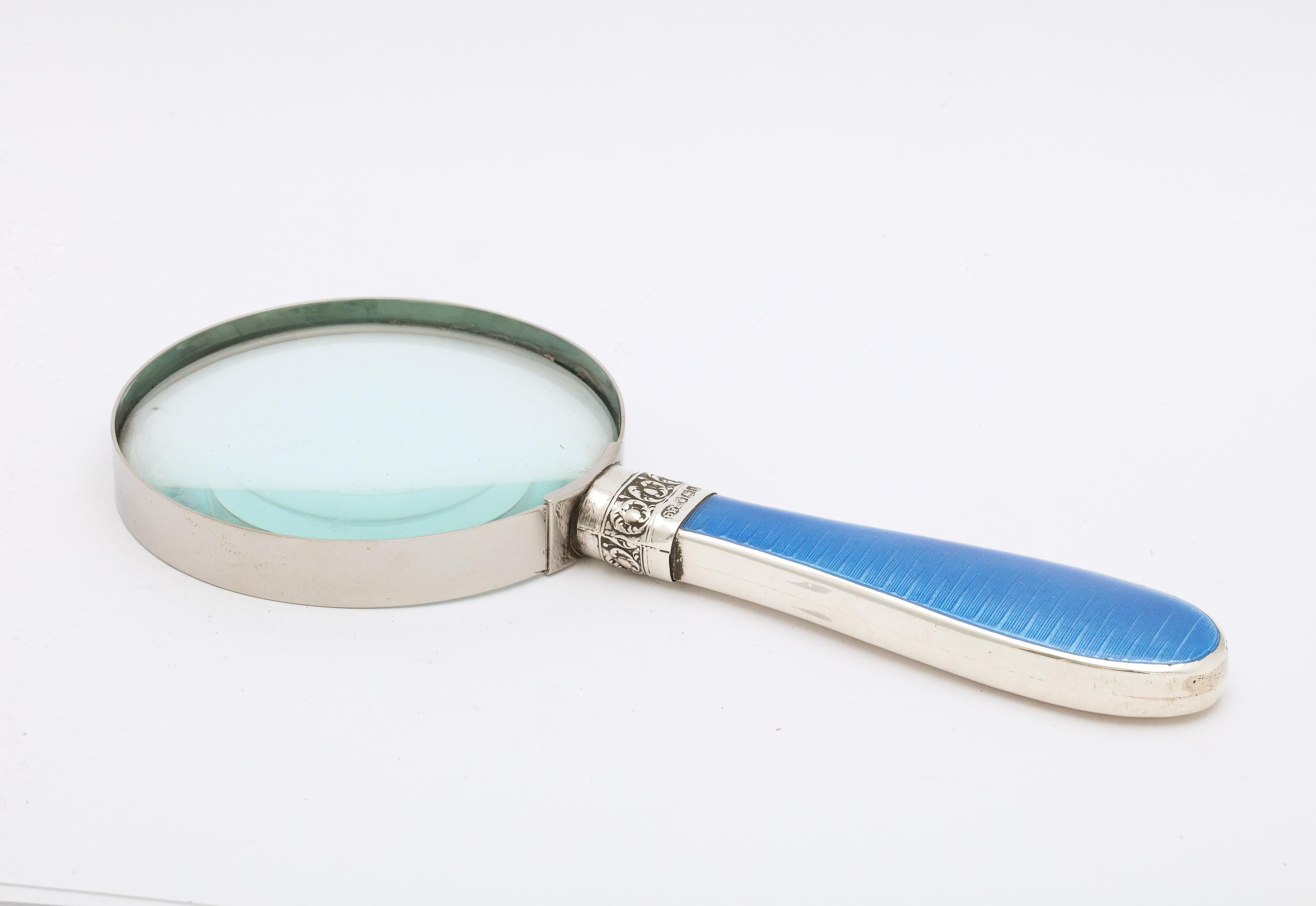 Verre grossissant Art Déco monté sur argent sterling et émail bleu guilloché en vente 2