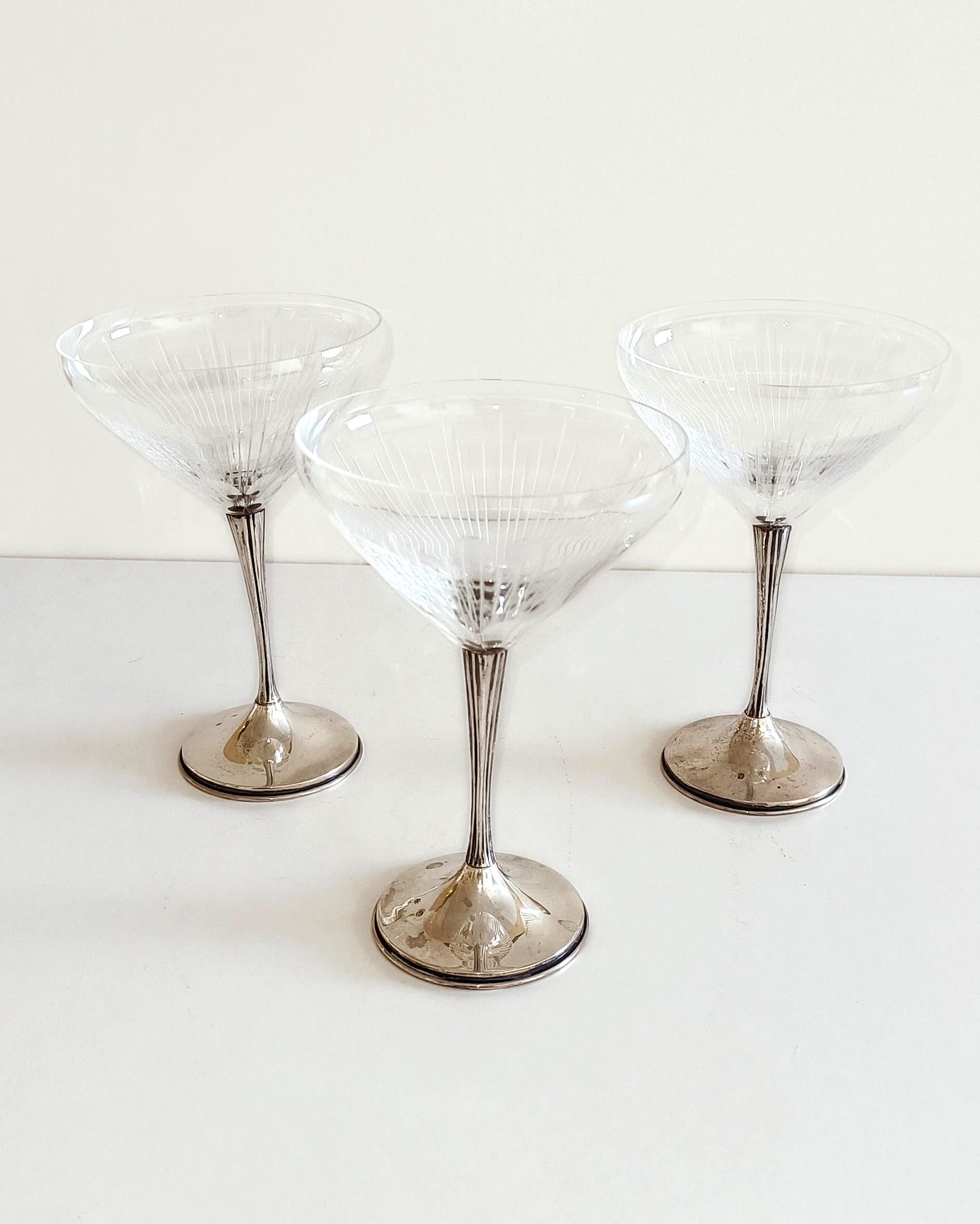 Copas de Champaña Art Decó de Plata de Ley y Cristal Tallado Hechas a Mano, España Años 30 Plata esterlina en venta