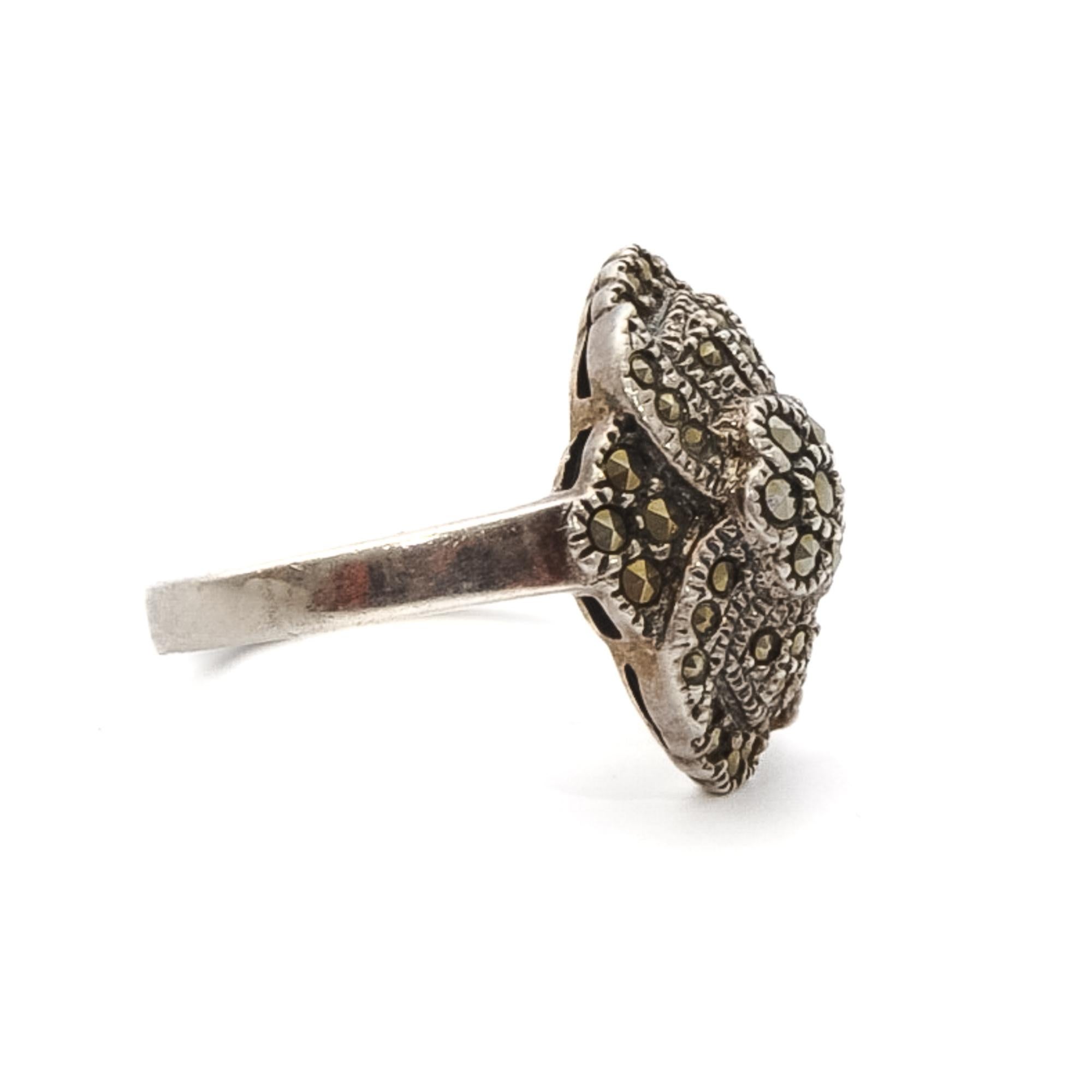 Art Deco Sterling Silver and Marcasite Flower Ring In Good Condition For Sale In Rotterdam, NL