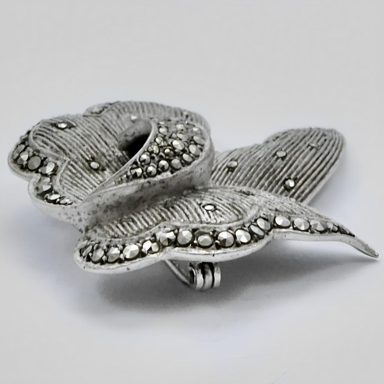 Art Deco Sterling Silver and Marcasite Leaf Brooch In Good Condition For Sale In London, GB