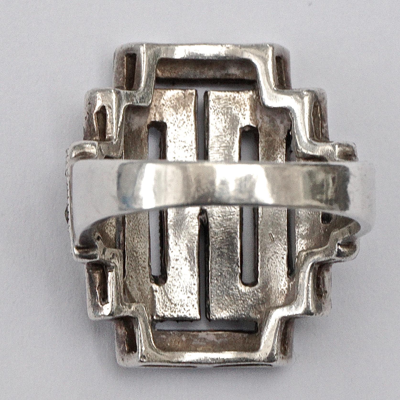 Art Deco Sterling Silver and Marcasite Statement Ring circa 1930s In Good Condition For Sale In London, GB