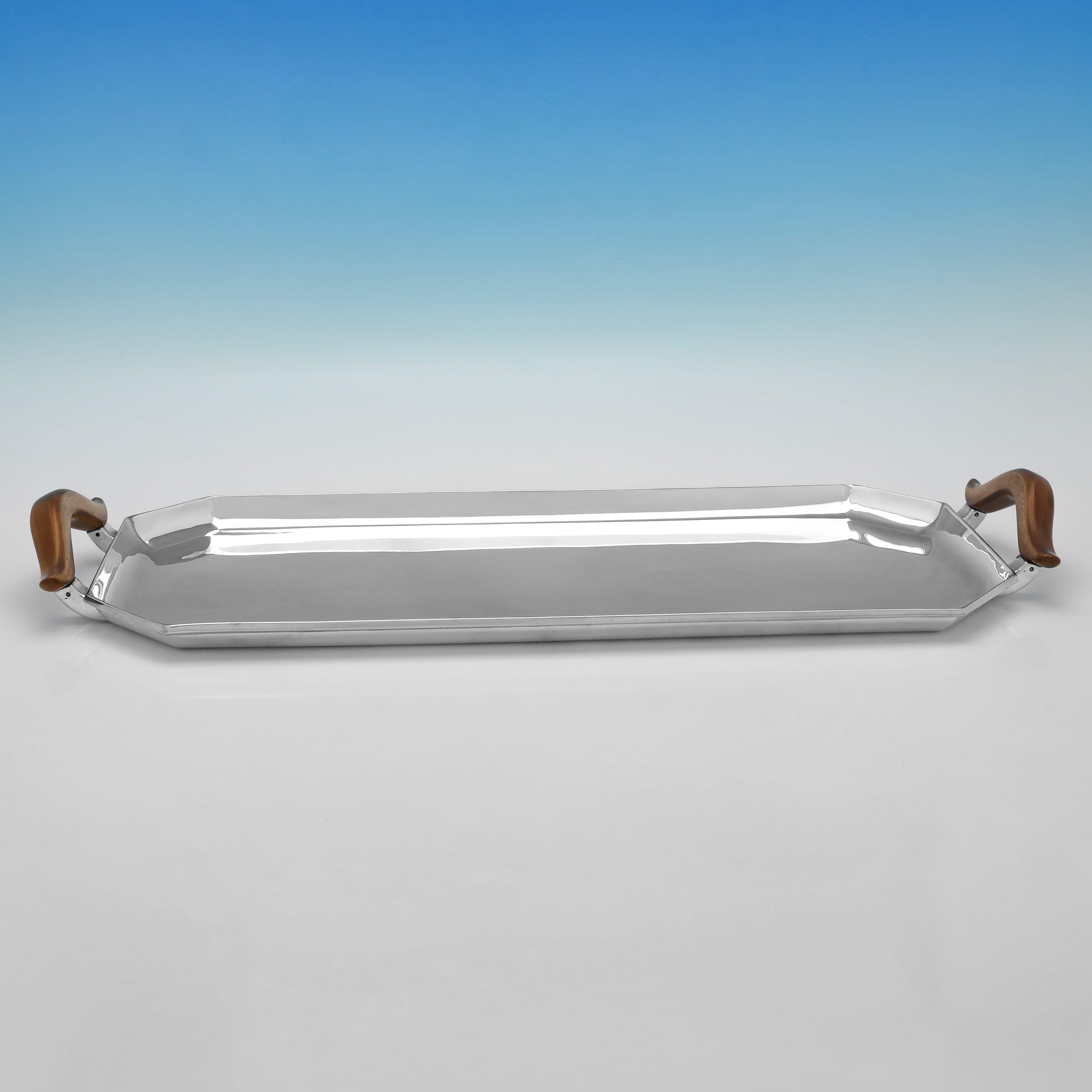 Bandeja para bar de plata de ley art déco fabricada en Londres en 1928 por Ernest J Lowe Art Decó en venta