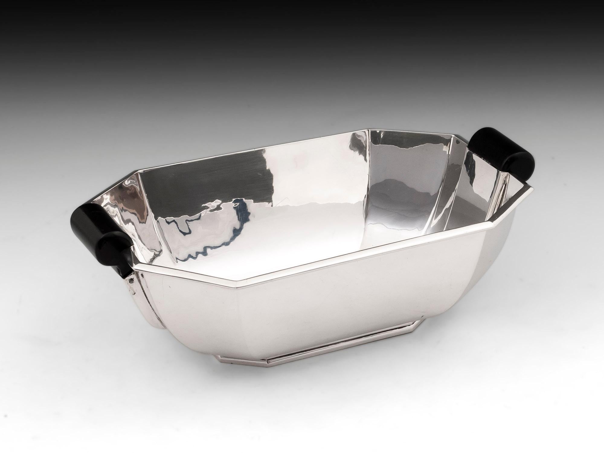 Art Deco Sterling Silver Bowl by William Comyns, 20th Century In Good Condition In Northampton, United Kingdom