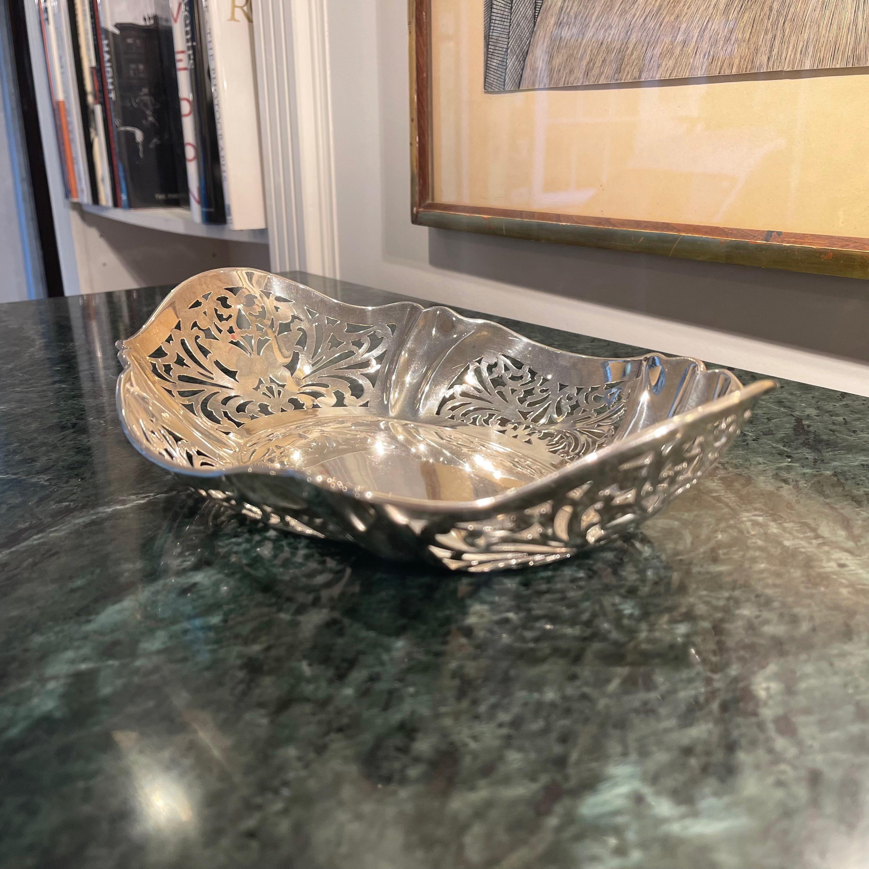 British Art Deco Sterling Silver Breadbasket with Butterfly Motifs, R F Mosley, 1926 For Sale