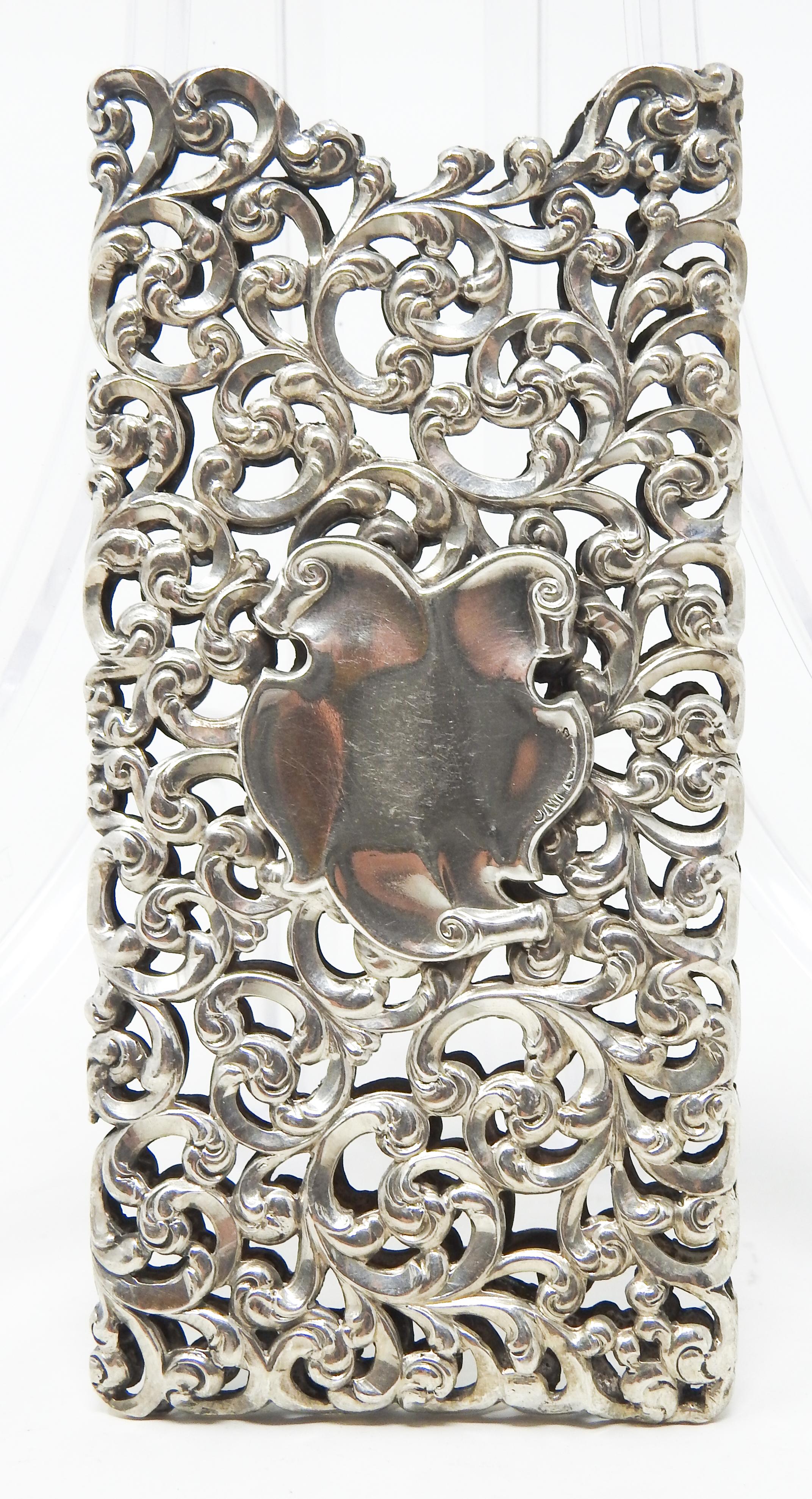 Offering this gorgeous Art Deco sterling silver business card holder. Sterling silver that is done in openwork filigree for the entire body of the holder. There is a foliate medallion in the center, it is marked sterling.