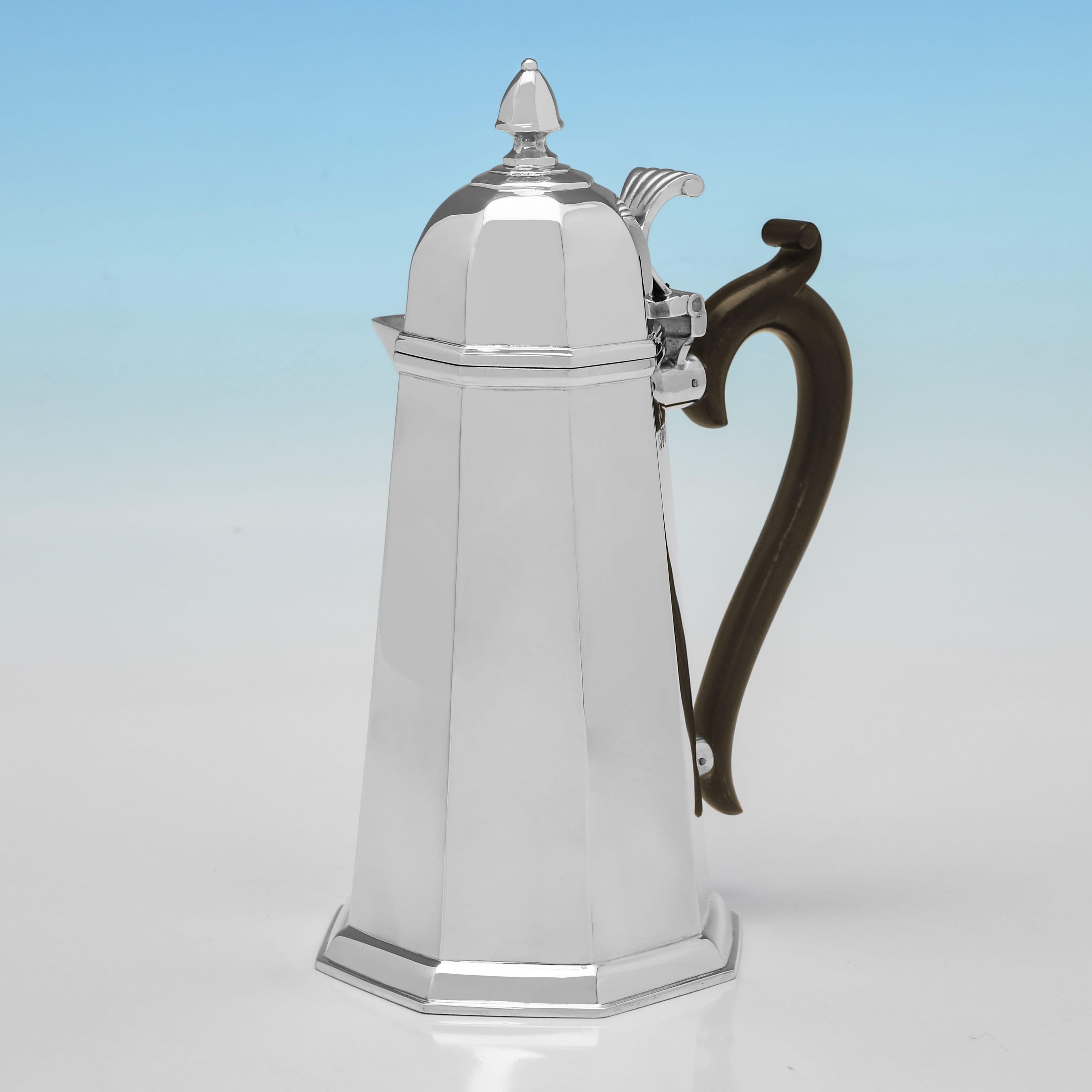 Art deco sterling silver cafe au lait hallmarked in Chester in 1926 In Good Condition For Sale In London, London