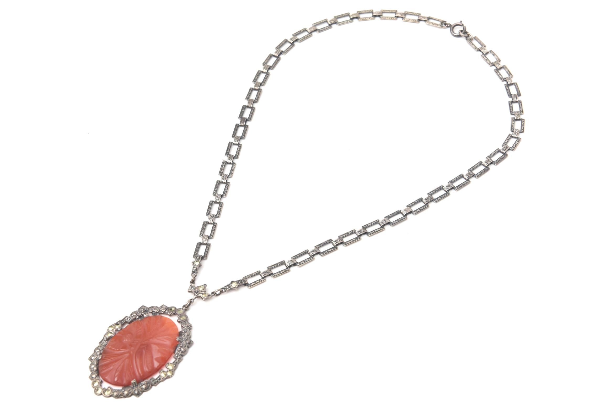 Halskette aus Sterlingsilber, Karneol und Marquisette im Art déco-Stil (Antiker Kissenschliff) im Angebot