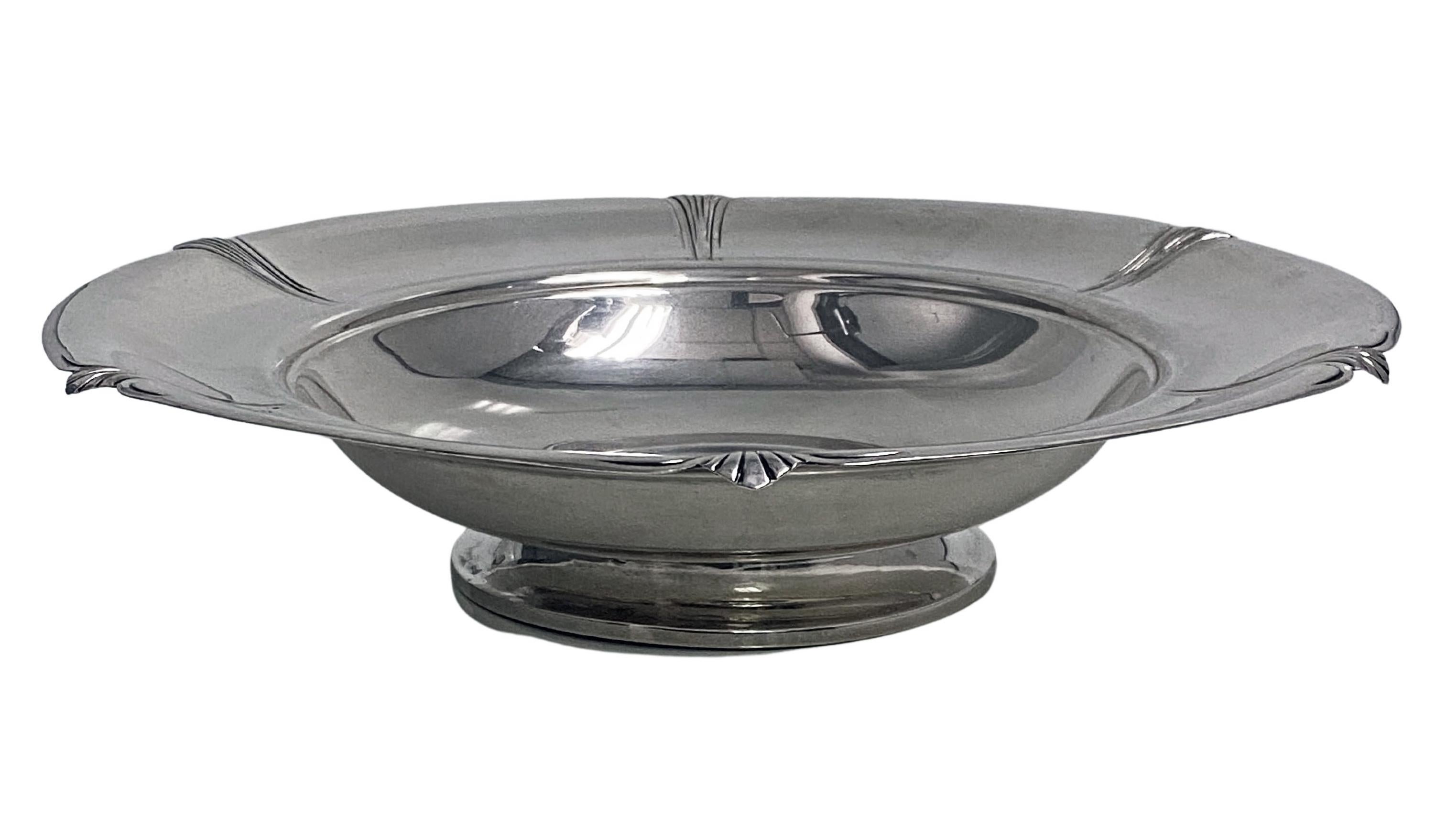 Art Deco Sterling Silver Centerpiece Dish, International Silver Co, C.1940 In Good Condition For Sale In Toronto, Ontario