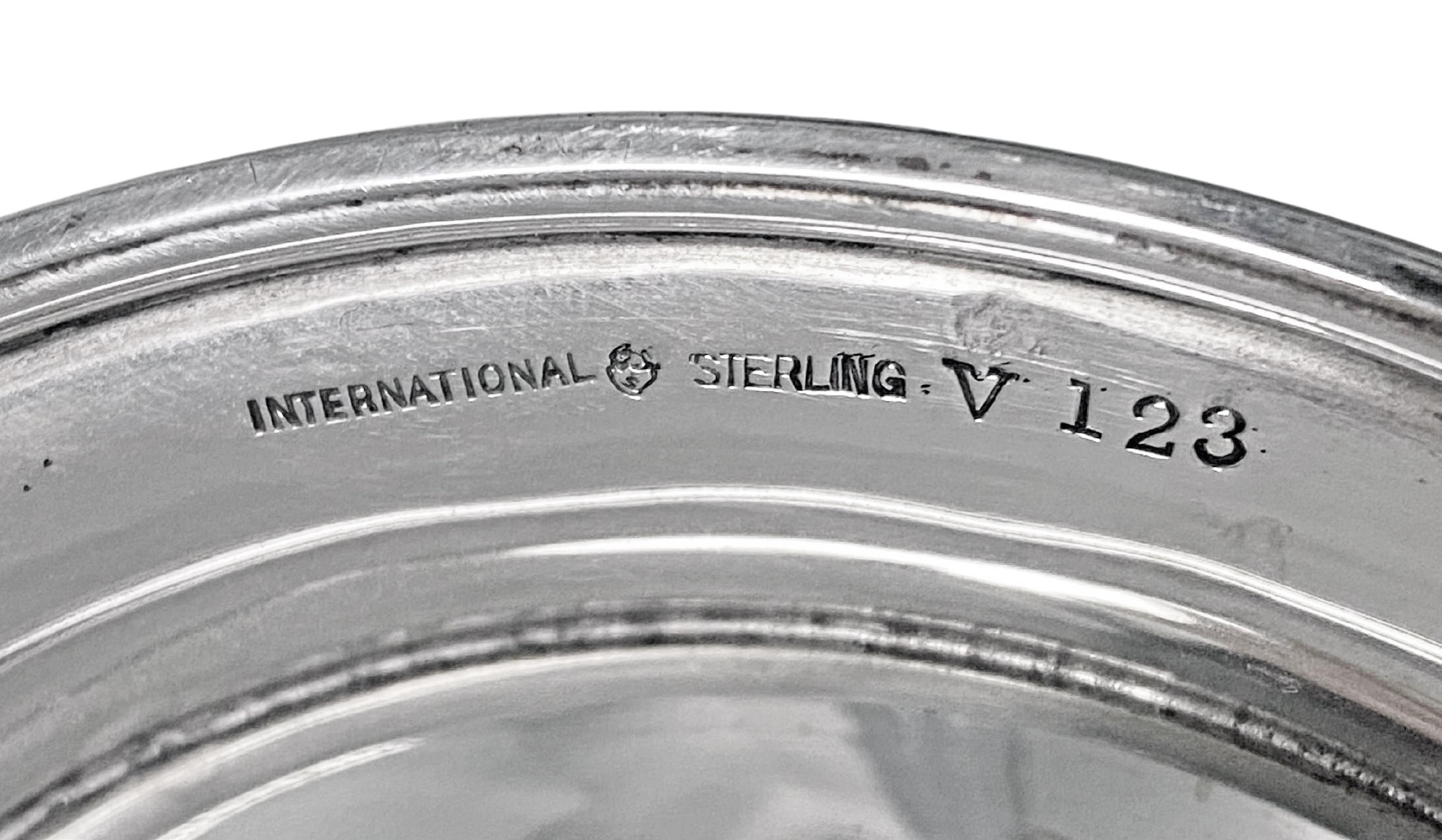 Argent sterling Plat de centre de table Art Déco en argent sterling, International Silver Co, vers 1940 en vente