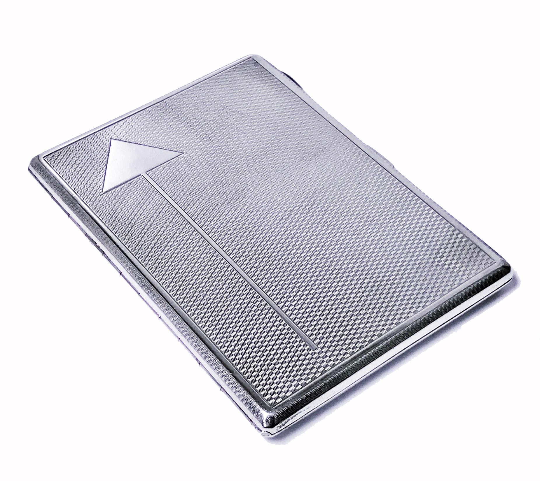 Art Deco sterling silver cigarette case box, Birmingham 1930, Frederick Field. Fine solid case, engine turned engraving, stylized Art Deco polished silver triangular vacant panel. Hallmarked on interior and thumb piece. Original gilded interior and