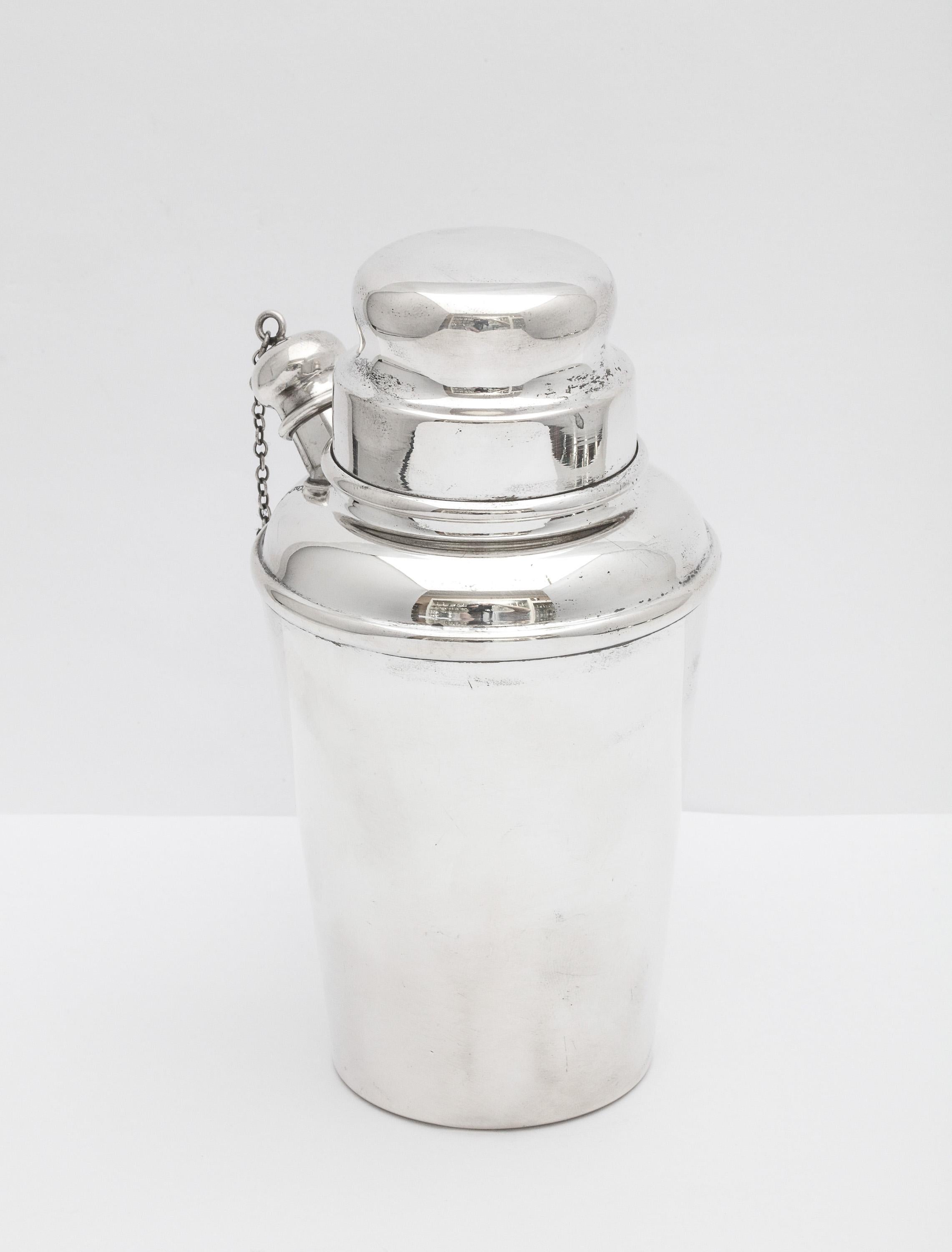 Art Deco Sterling Silver Cocktail Shaker - by Currier & Roby In Good Condition In New York, NY