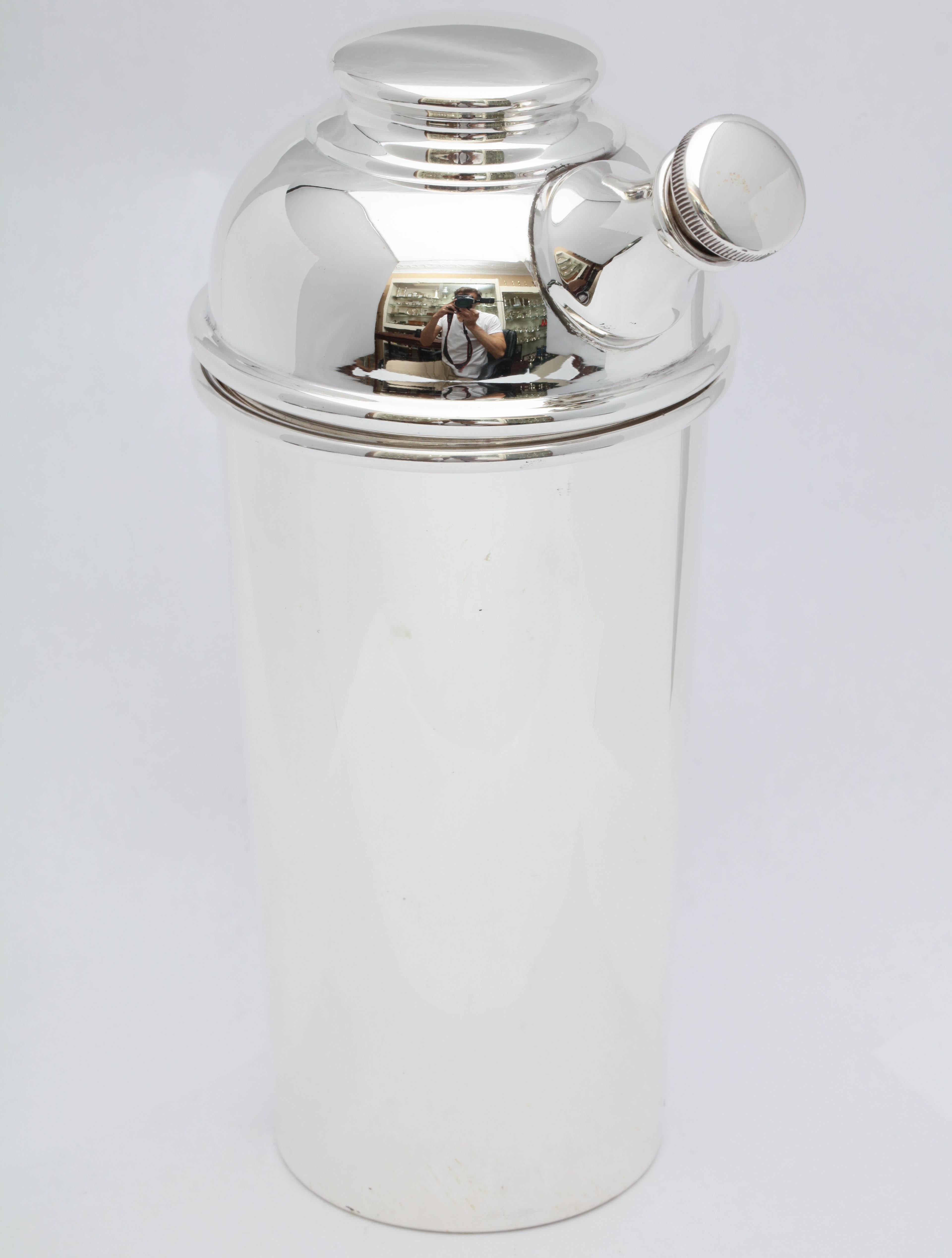 Art Deco Sterling Silver Cocktail Shaker In Excellent Condition In New York, NY
